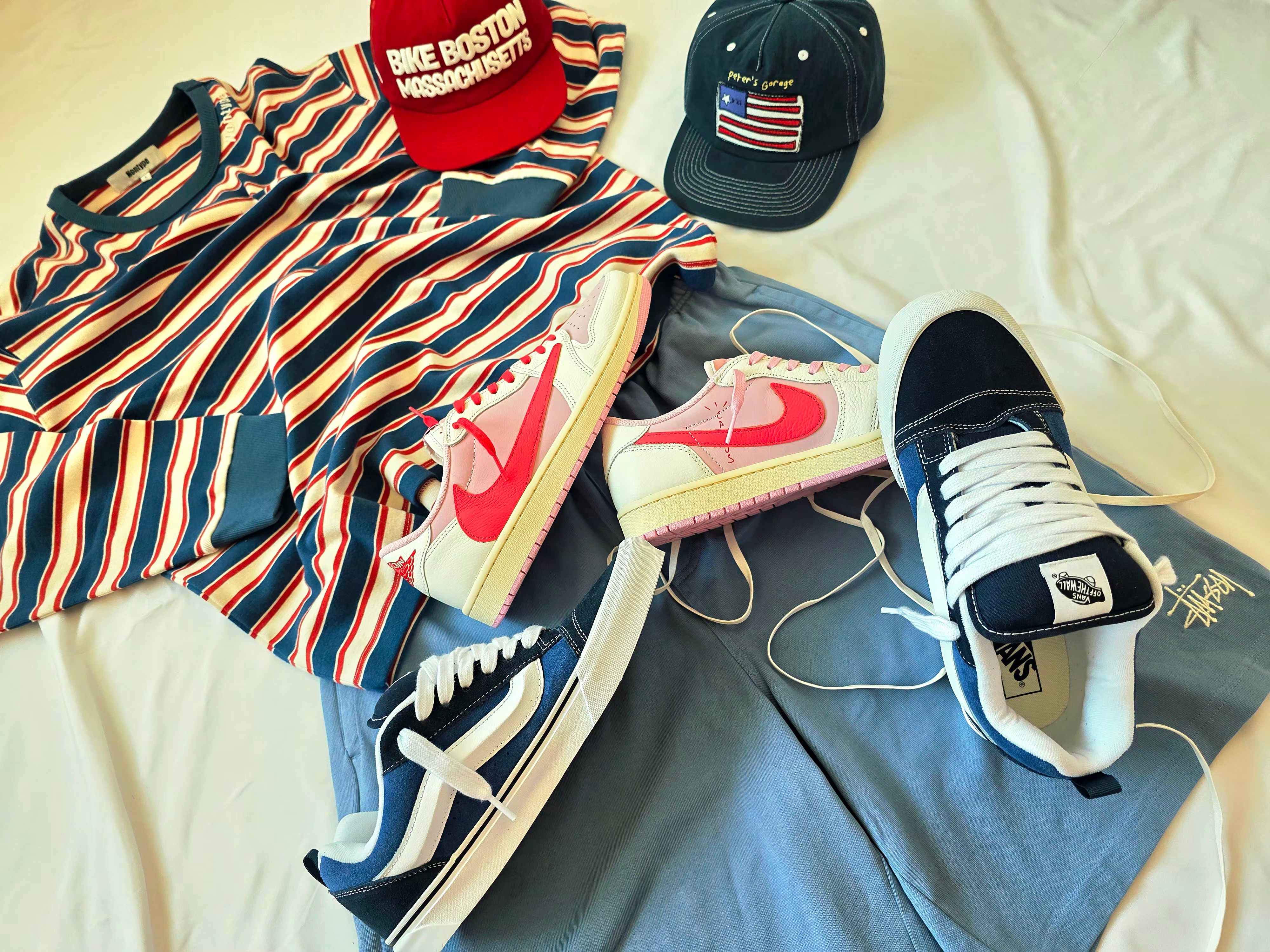 BAPE Jacquard Multi Logo Stripe Relaxed Fit L/S T-Shirt Brown, Jordan 1 x Travis Scott Retro Low OG SP Sail Tropical Pink 착용 스타일 - 6
