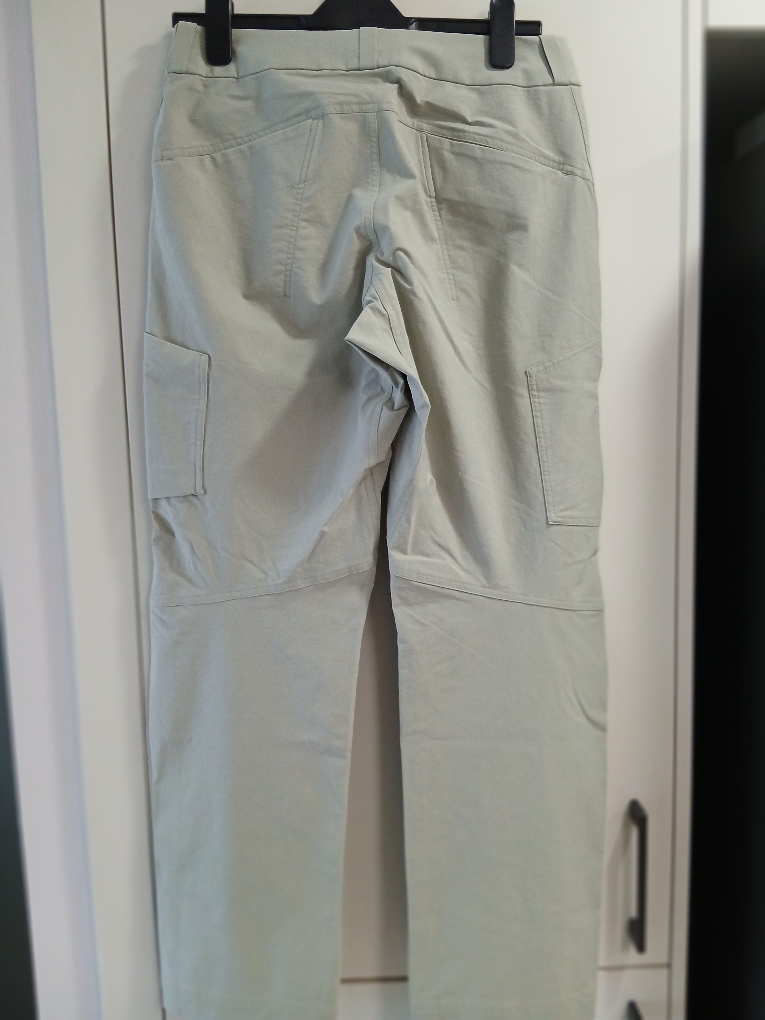 Arc'teryx Cronin Cotton Pants Black, Arc'teryx Cronin Cotton Pants Habitat 착용 스타일 - 3