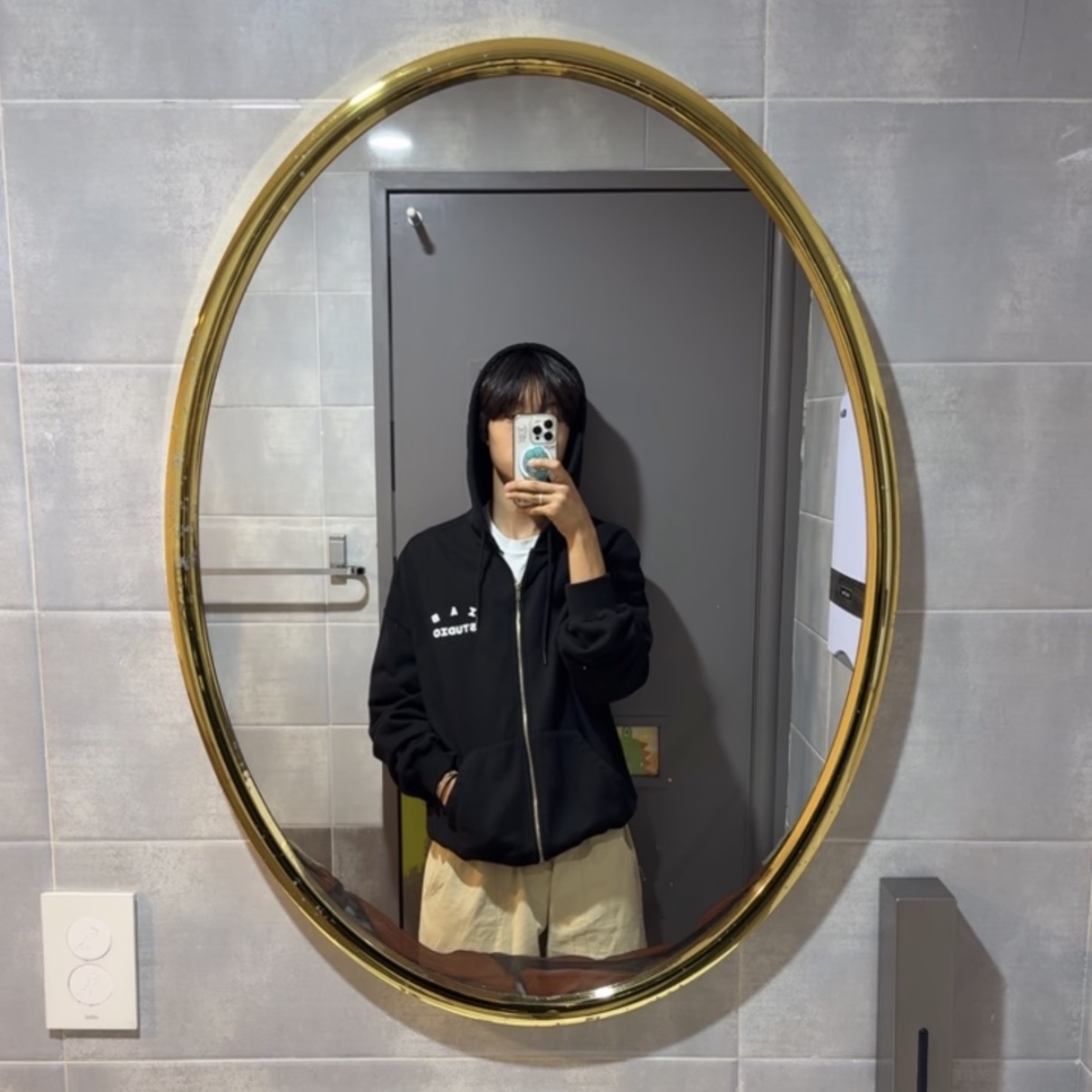IAB Studio Zip-Up Hoodie Black - 26SS 착용 스타일