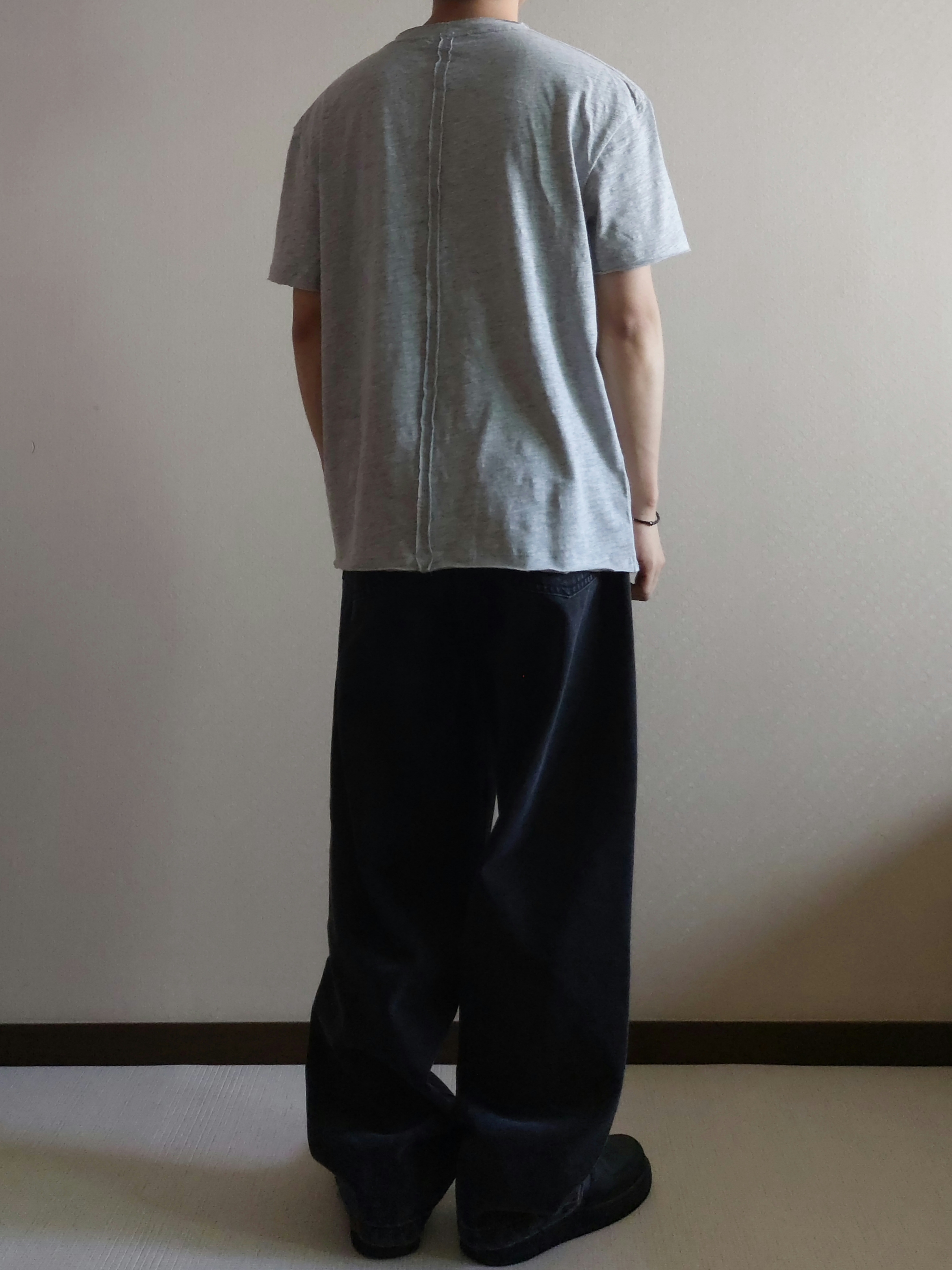 Millo Archive Layered Raw Cut T-Shirt Melange Gray, Millo Archive Chapter Denim Pants Washed Black 착용 스타일 - 2