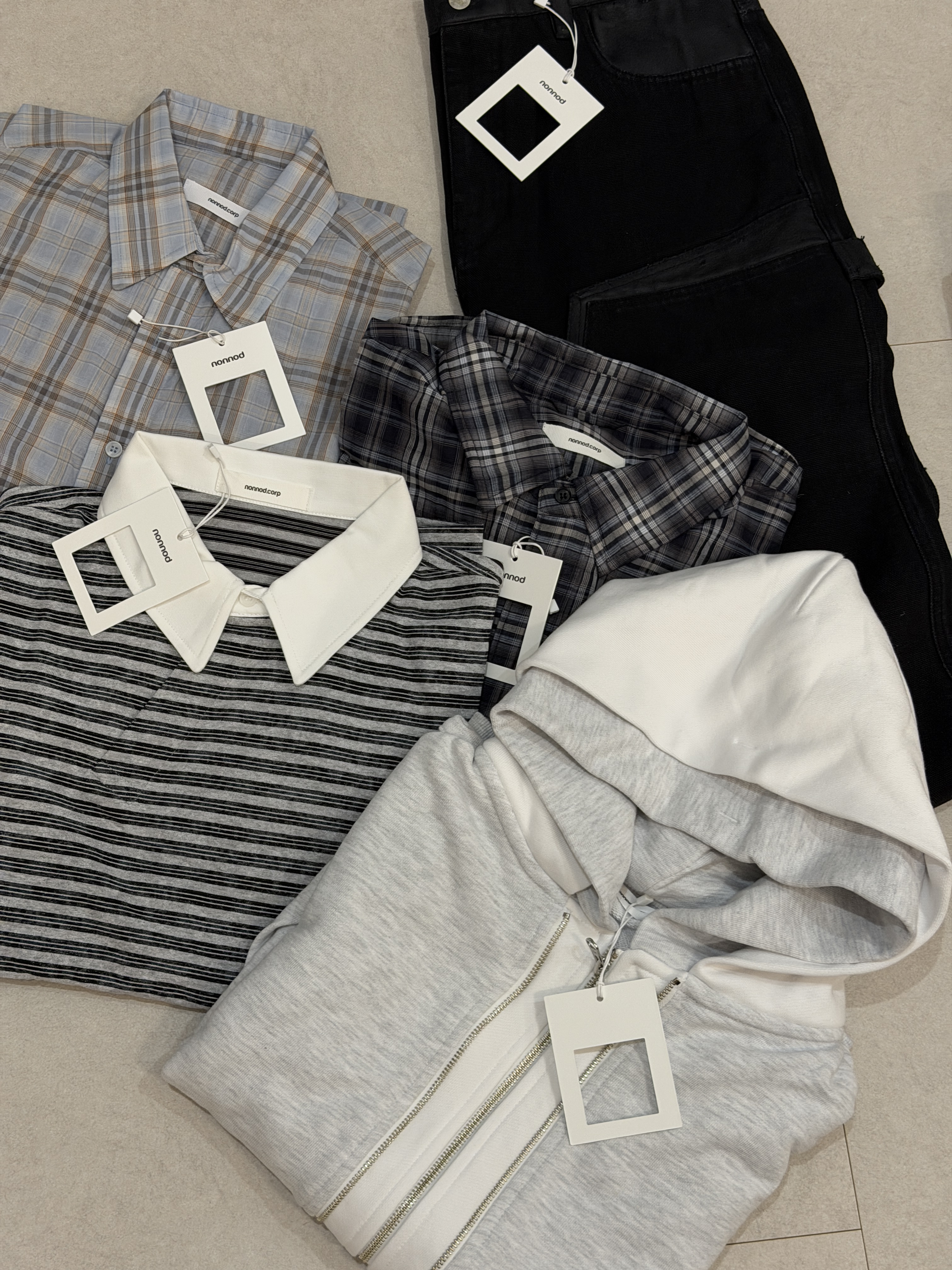Nonnod Bias Polo Shirt Grey Stripe, Nonnod Flexible Sheer Check Shirt Ash Gray 착용 스타일 - 2