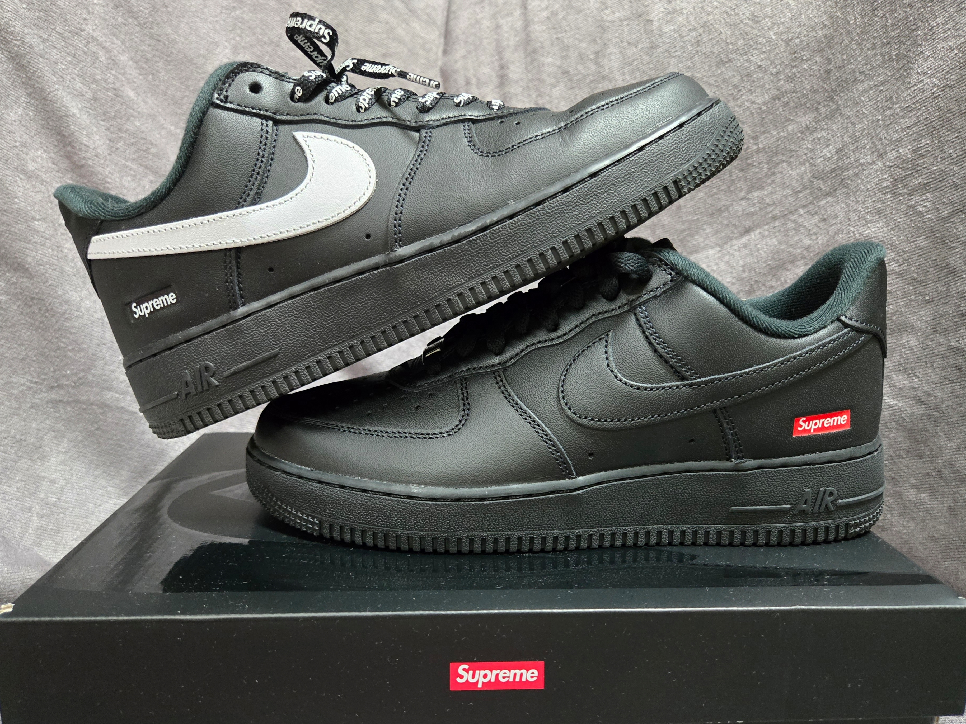 Nike x Supreme Air Force 1 Low Black, Nike x Supreme Air Force 1 Low Black 착용 스타일 - 3