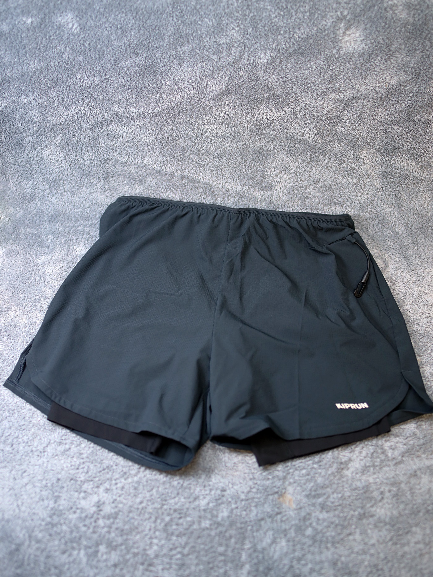 DECATHLON Kiprun Men's Running 2in1 Shorts Run 500 Smoke Black 착용 스타일 - 1