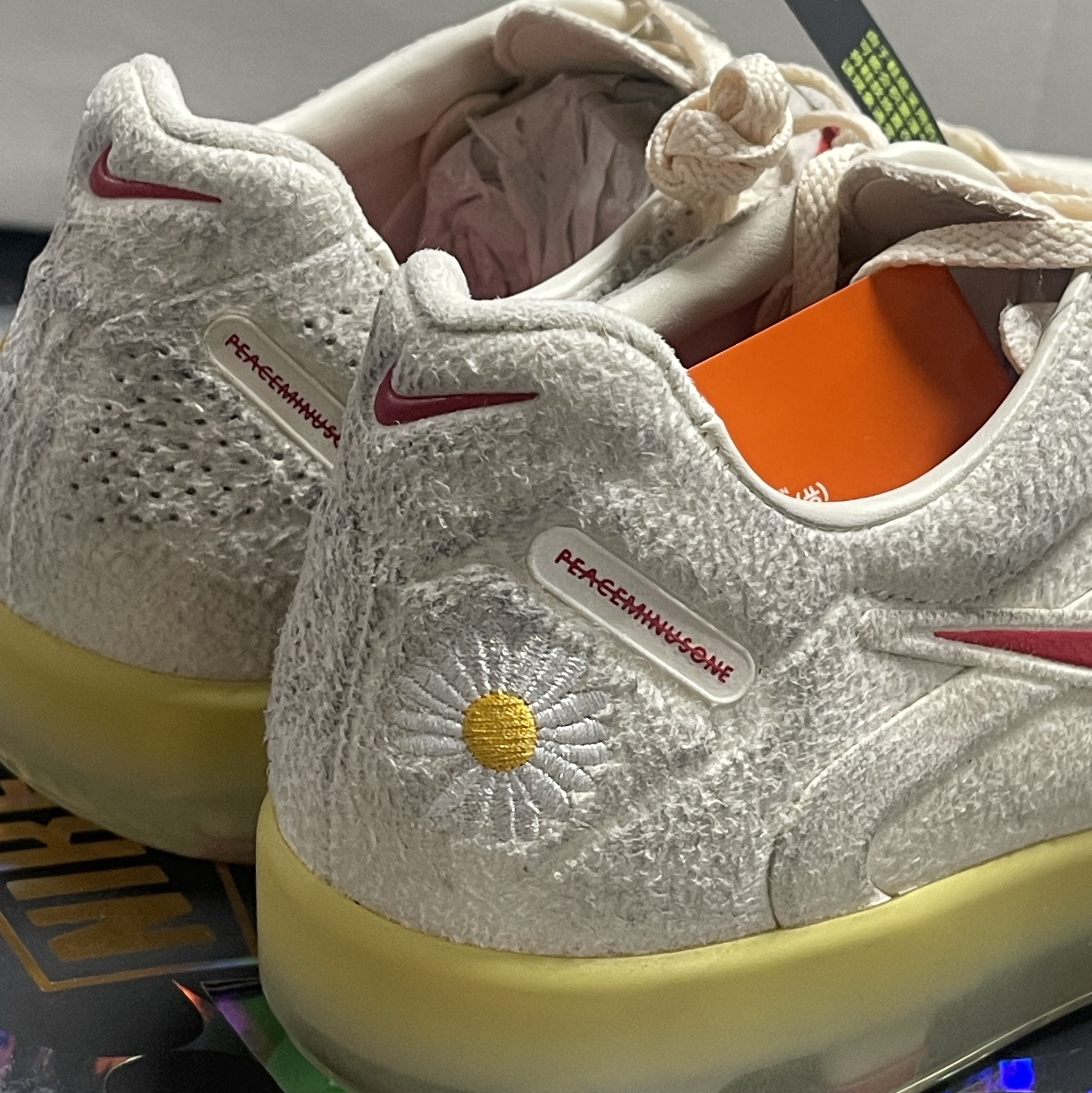 Nike x Peaceminusone Cryoshot CTR360 Natural and University Red 착용 스타일 - 1