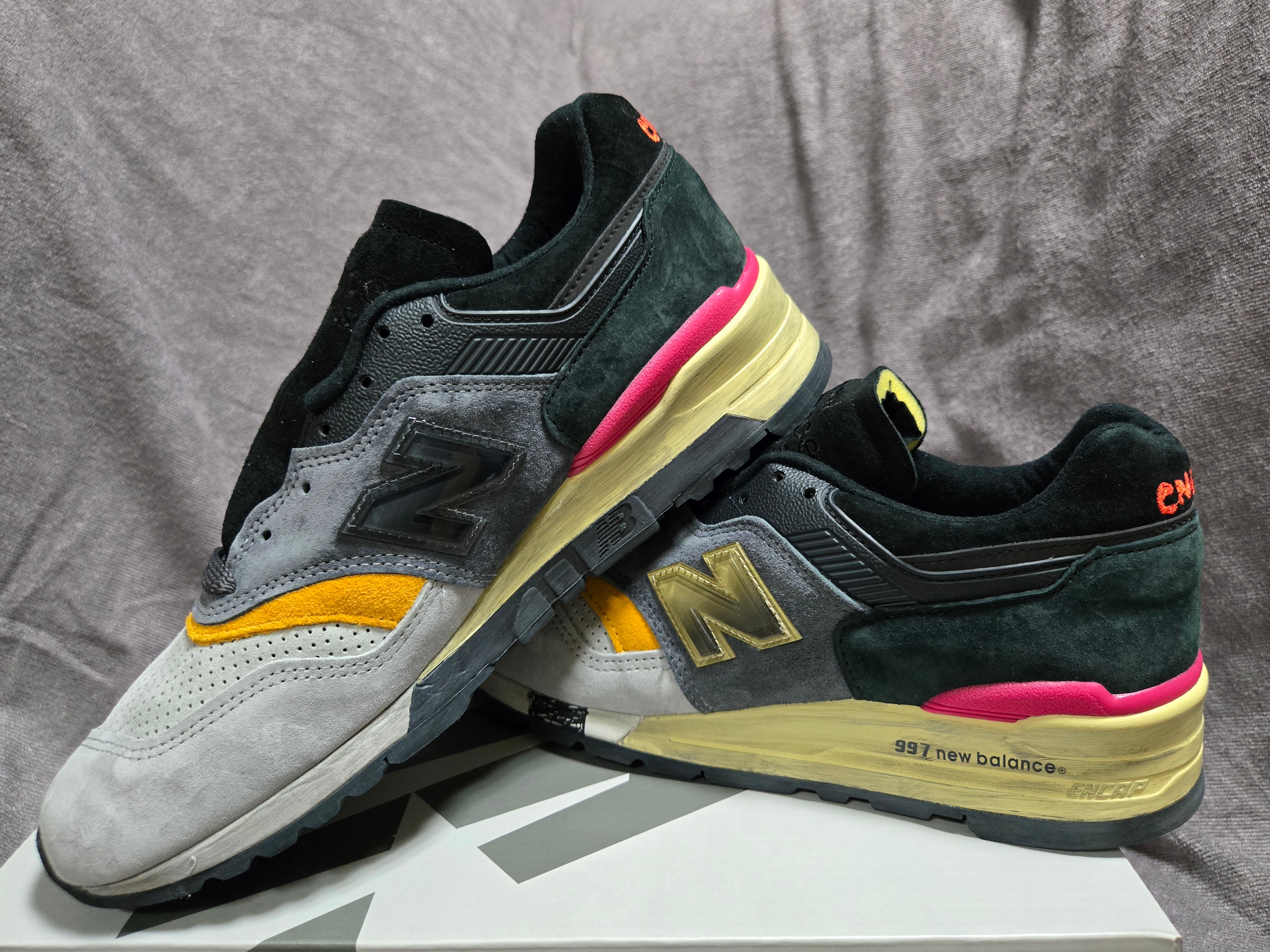 New Balance x Concepts 997  Grey Black 착용 스타일 - 3