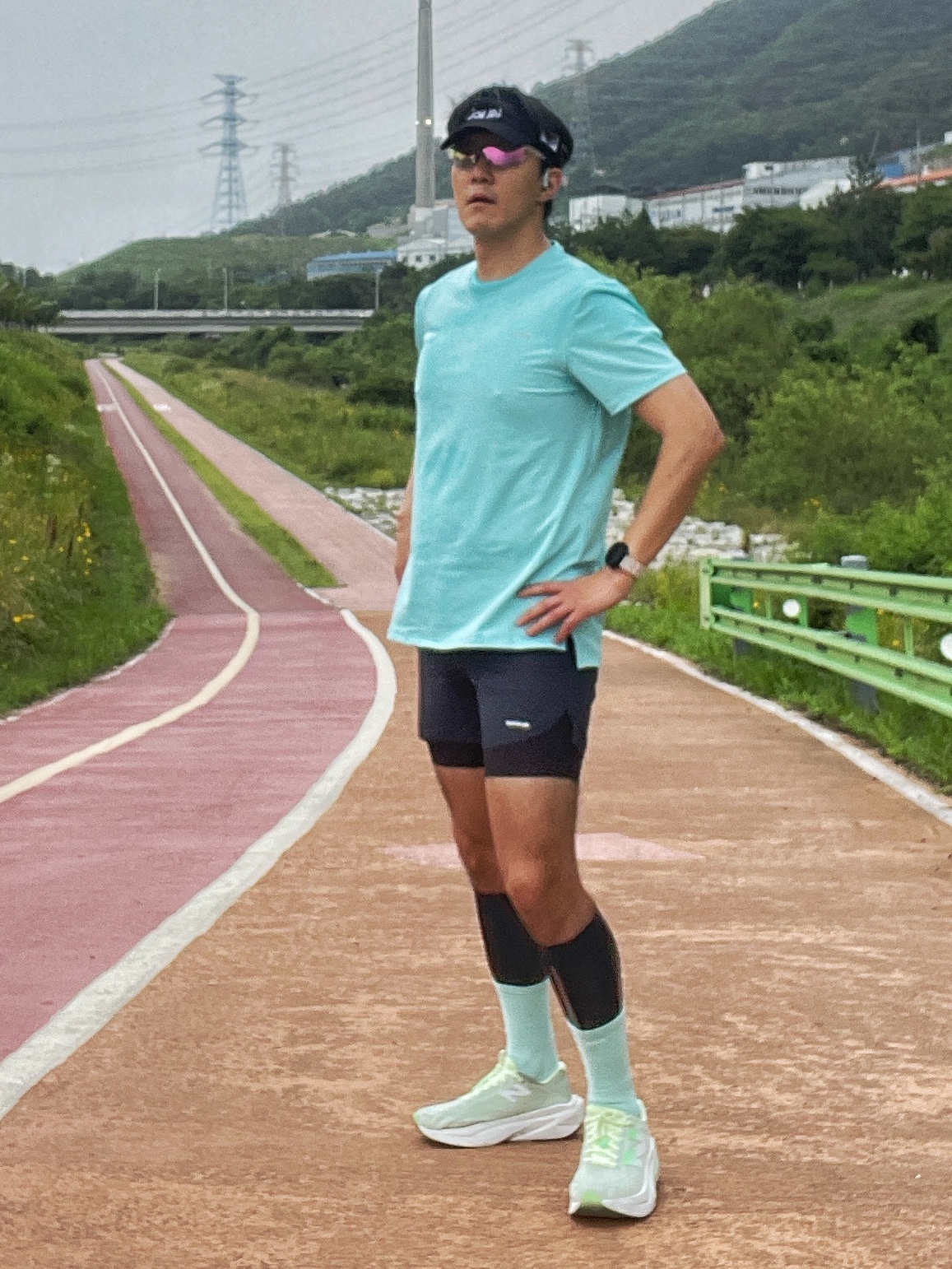 DECATHLON Kiprun Men's Running 2in1 Shorts Run 500 Smoke Black 착용 스타일 - 6