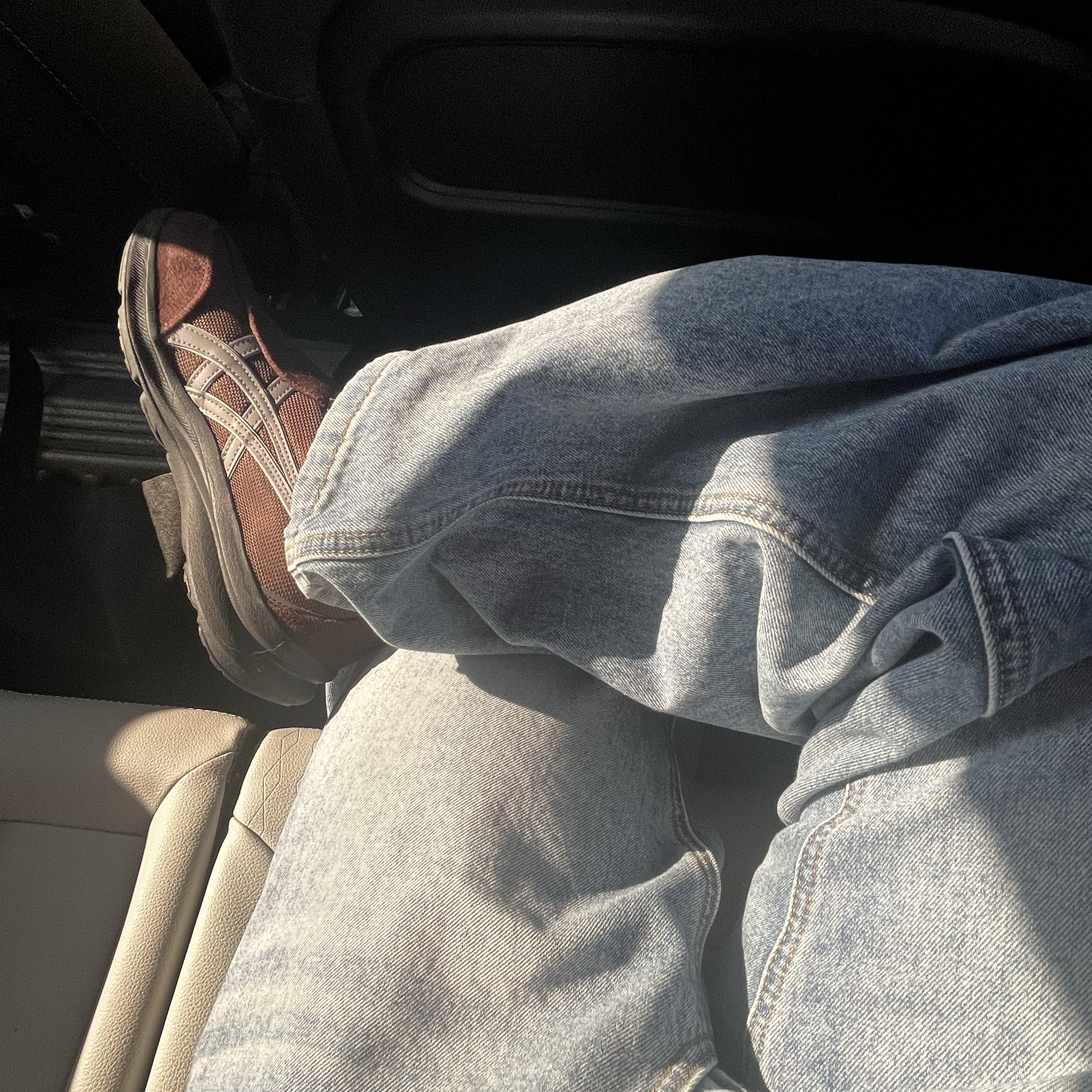 Asics Life Walker 010 Coffee - 3E Wide 착용 스타일