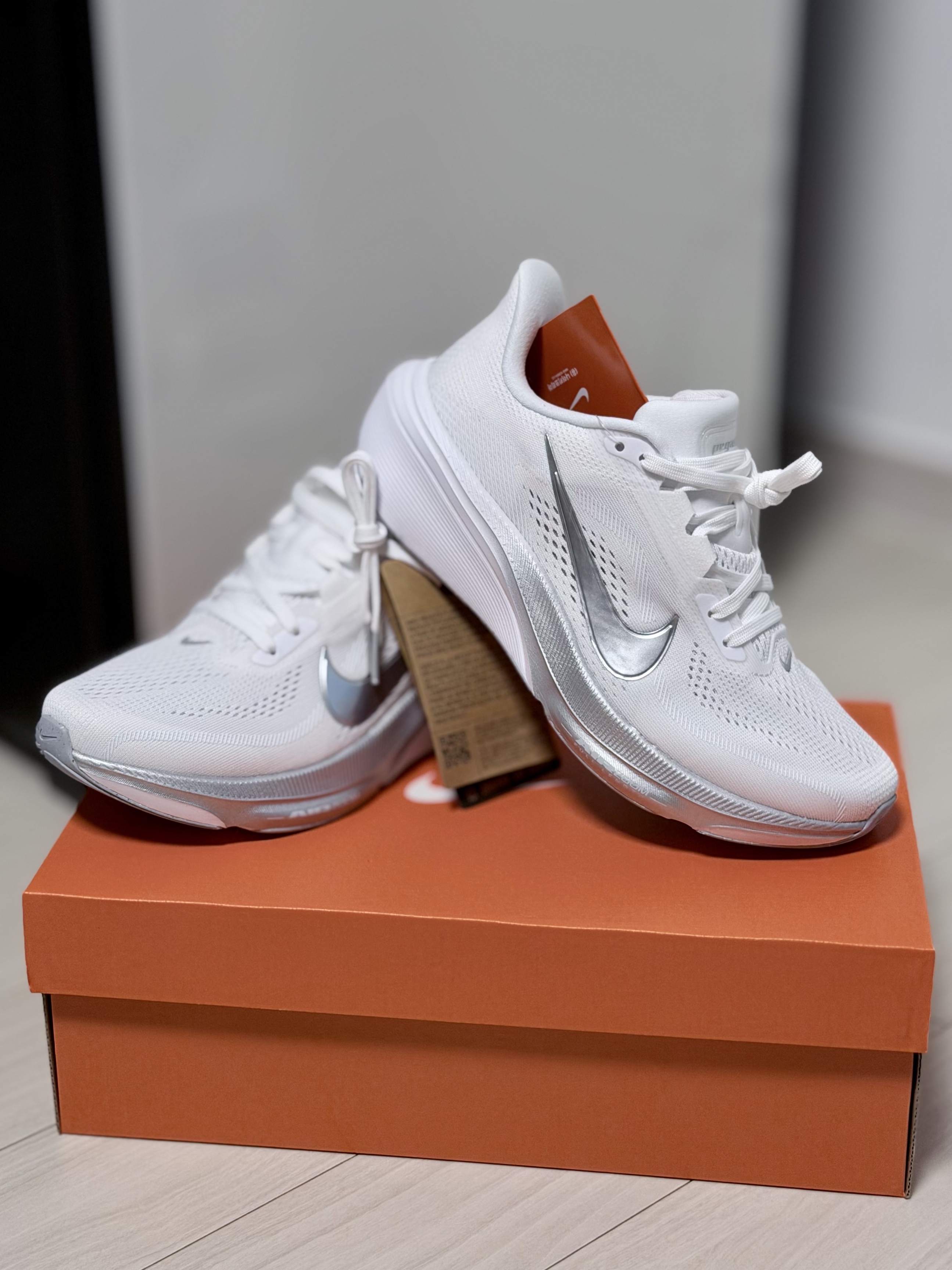 (W) Nike Air Zoom Pegasus 42 White Wolf Grey 착용 스타일
