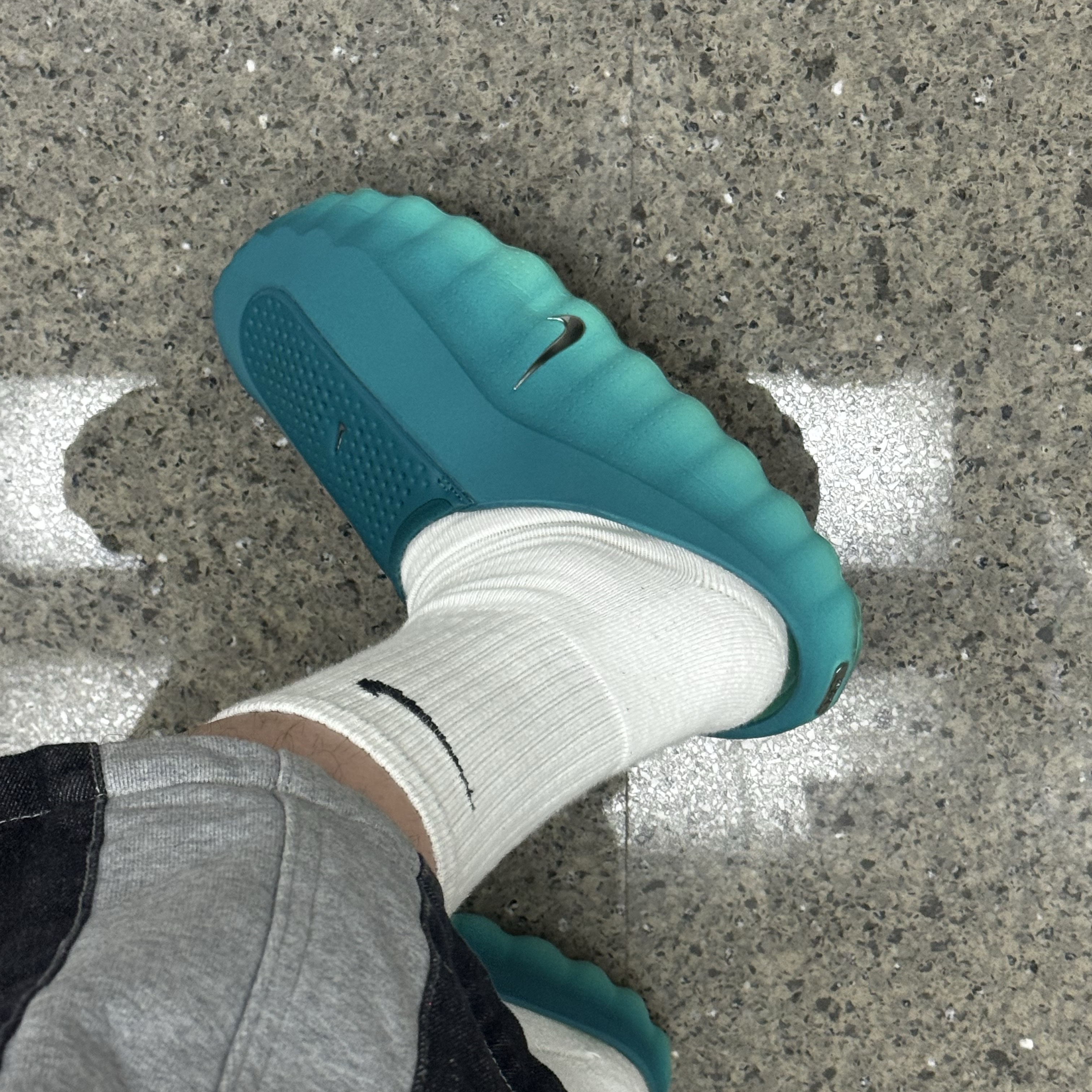 Nike Mind 001 Geode Teal Metallic Cool Grey 착용 스타일