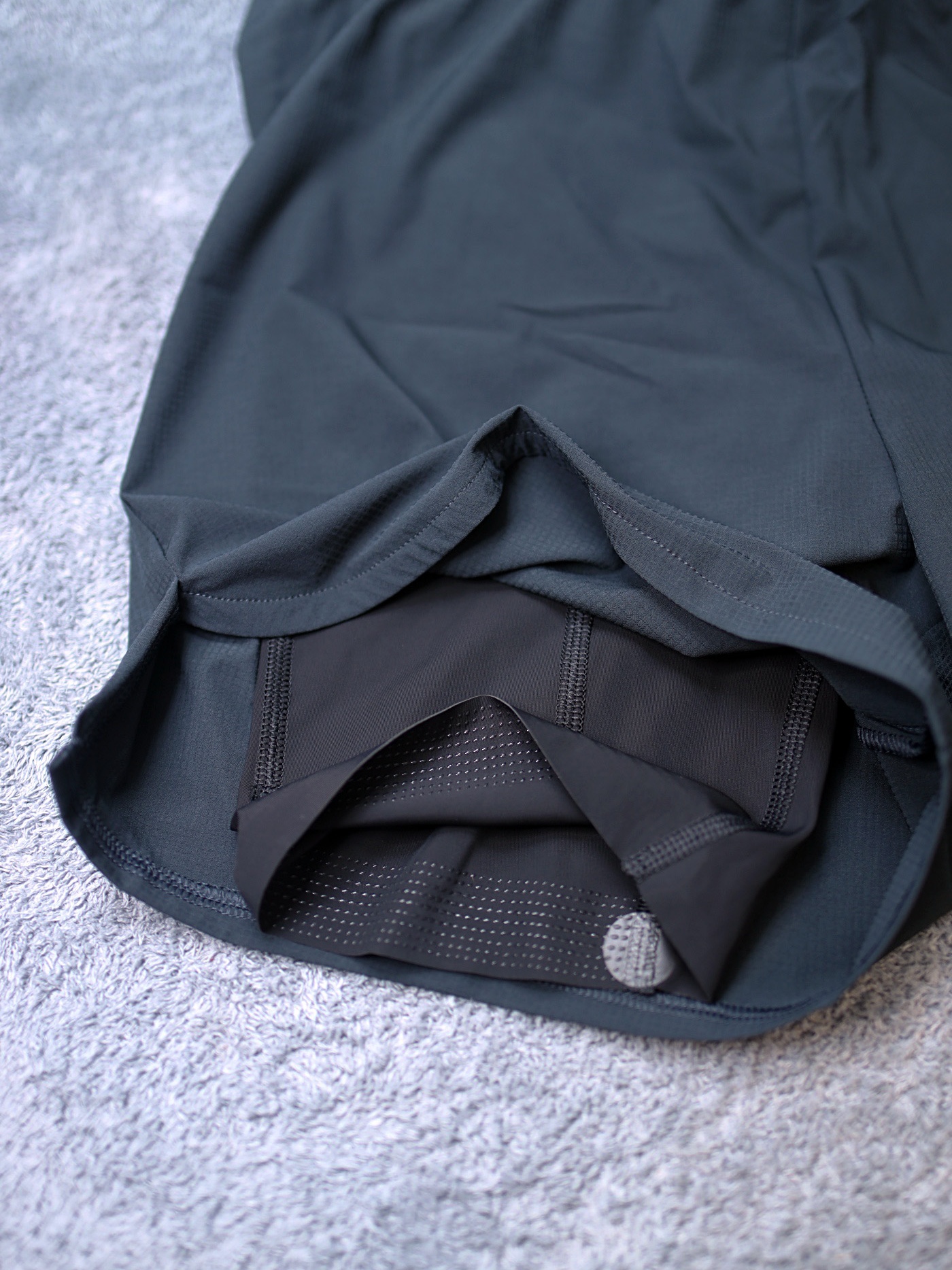 DECATHLON Kiprun Men's Running 2in1 Shorts Run 500 Smoke Black 착용 스타일 - 3