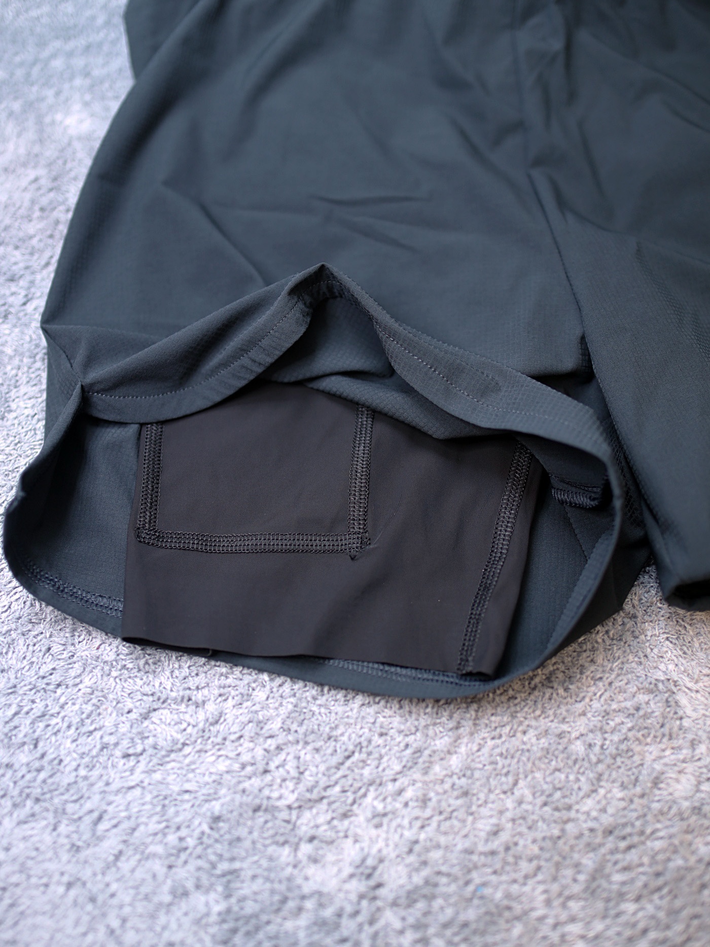 DECATHLON Kiprun Men's Running 2in1 Shorts Run 500 Smoke Black 착용 스타일 - 2