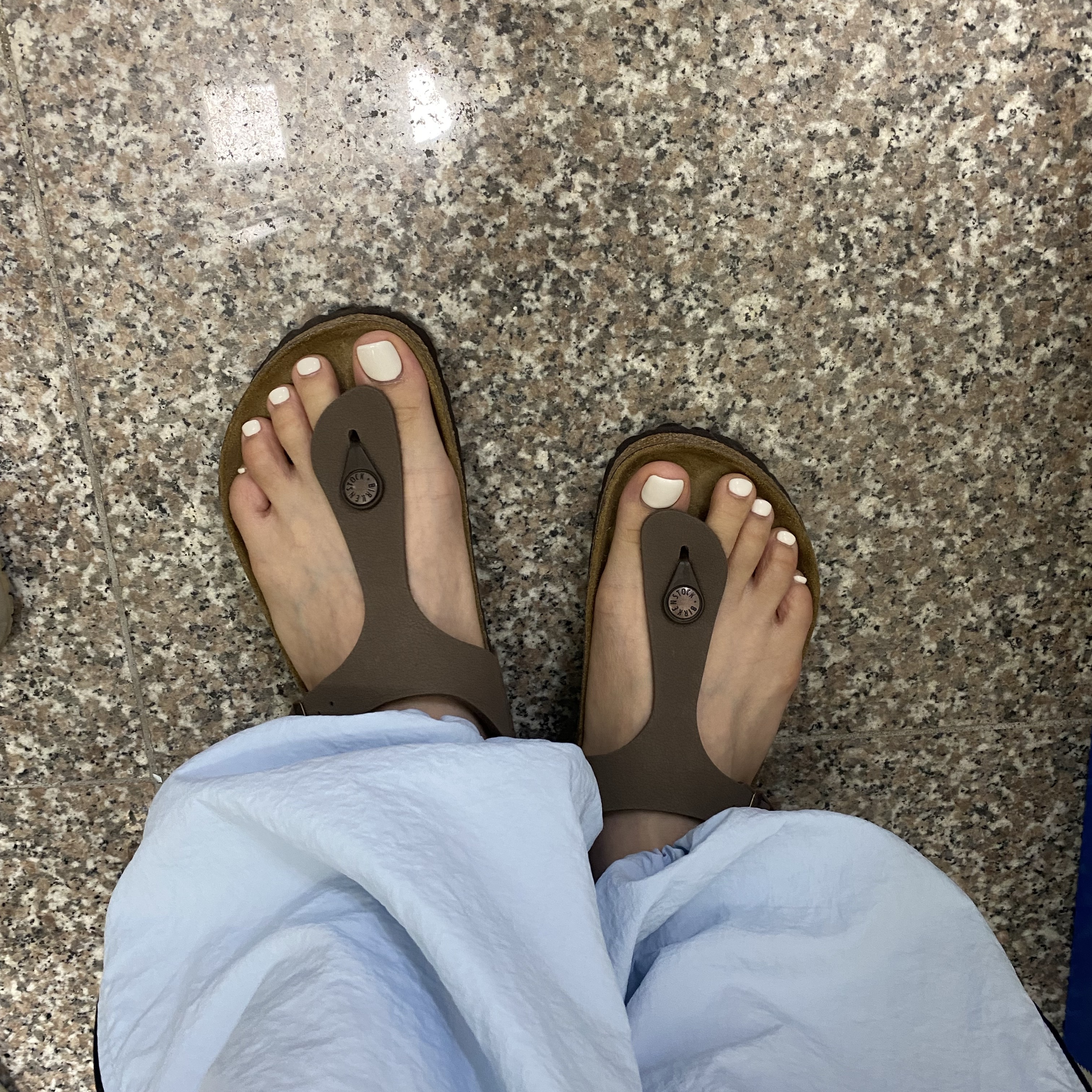Birkenstock Gizeh Mocca - Regular 착용 스타일