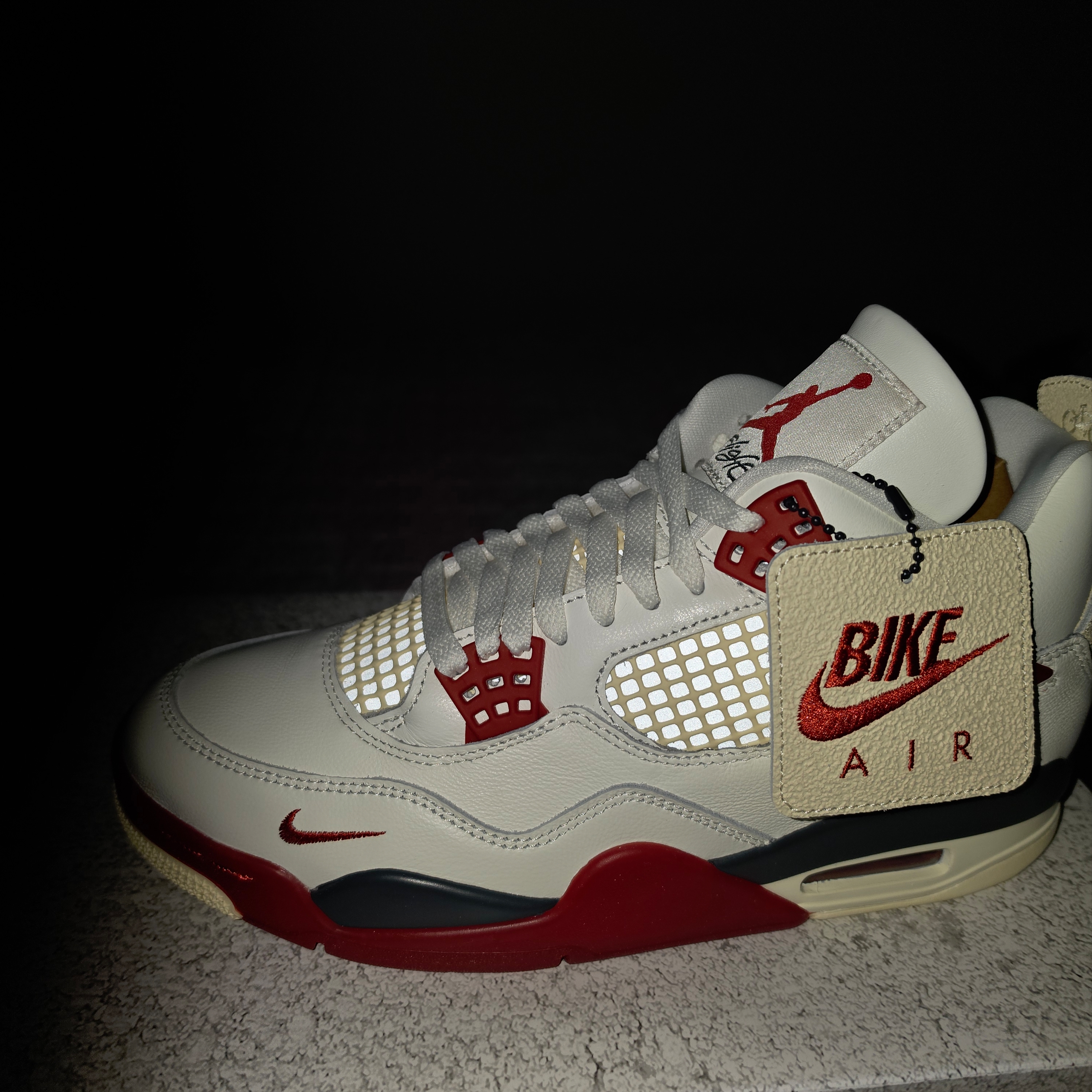 Jordan 4 x Nigel Sylvester Retro OG Brick After Brick 착용 스타일 - 2