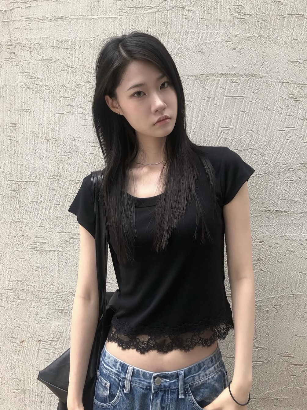 PHOS333 W Slim Fit Lace T-Shirt Black 착용 스타일 - 1