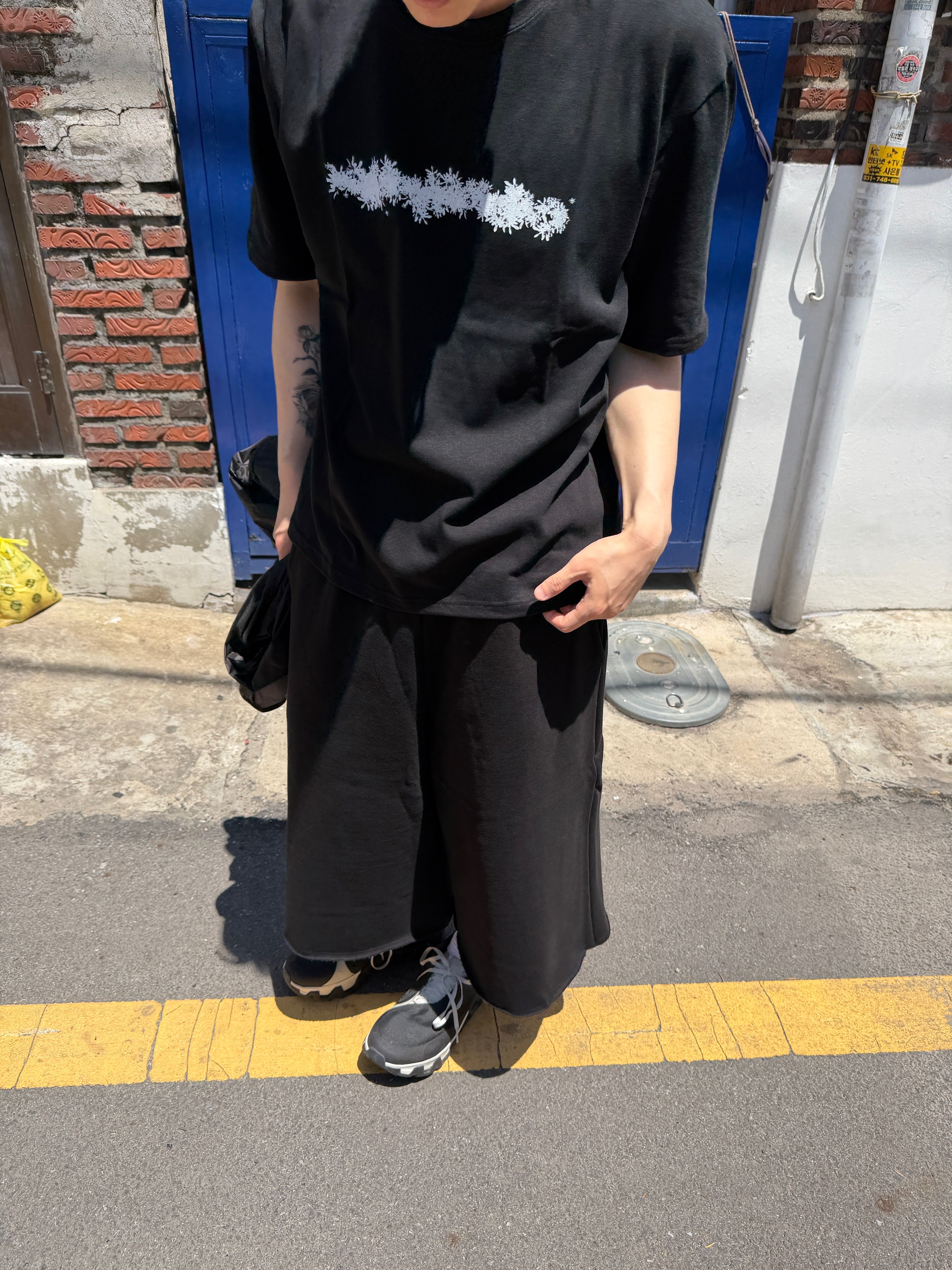 Junne P20 Sweat Bermuda Pants Black, On Running x Post Archive Faction (Paf) Cloudmonster Hyper Black 착용 스타일 - 9