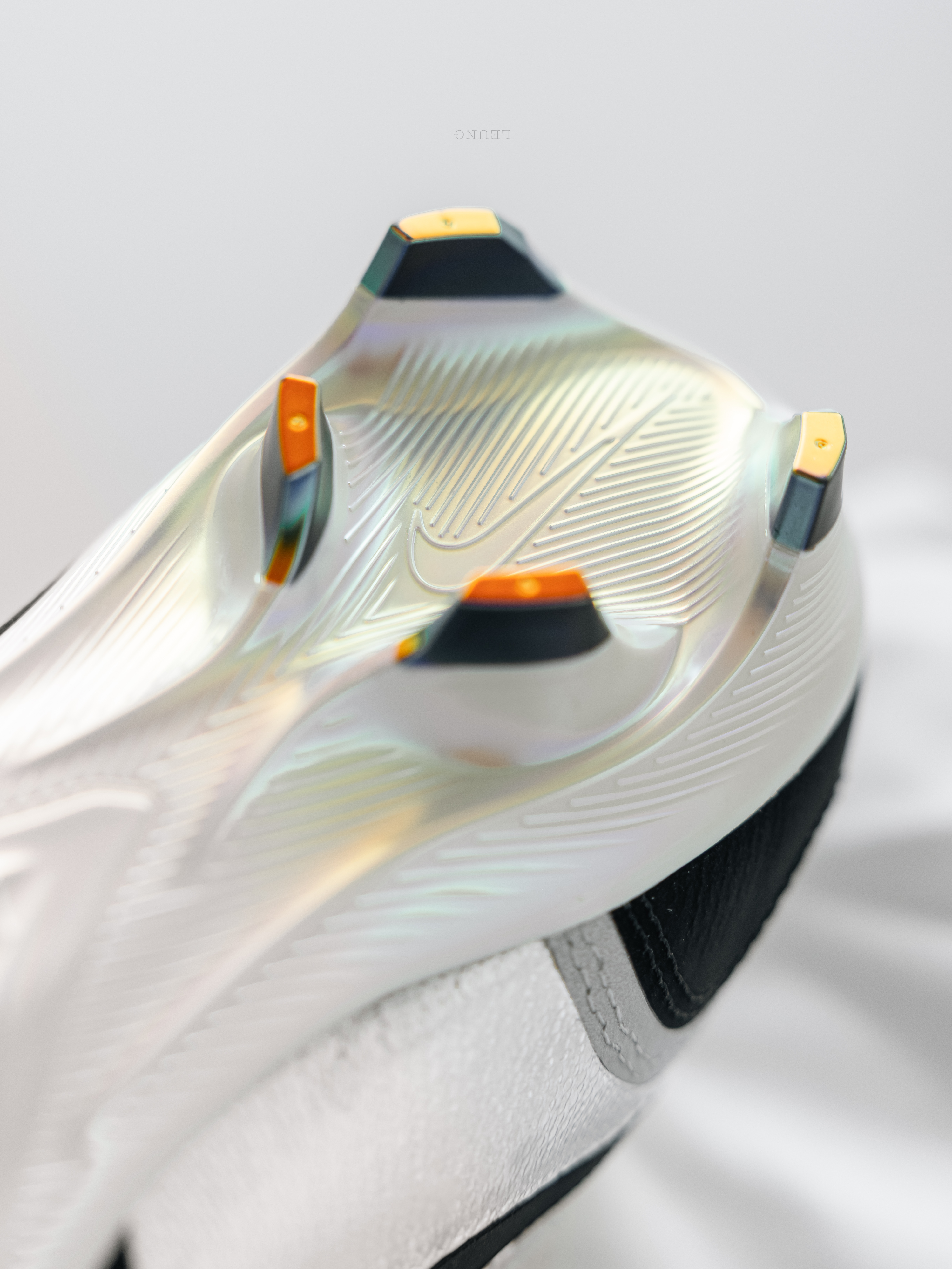 Nike x Patta Mercurial Zoom Vapor 16 Elite FG SE Unite Metallic Silver and Coconut Milk 착용 스타일 - 1