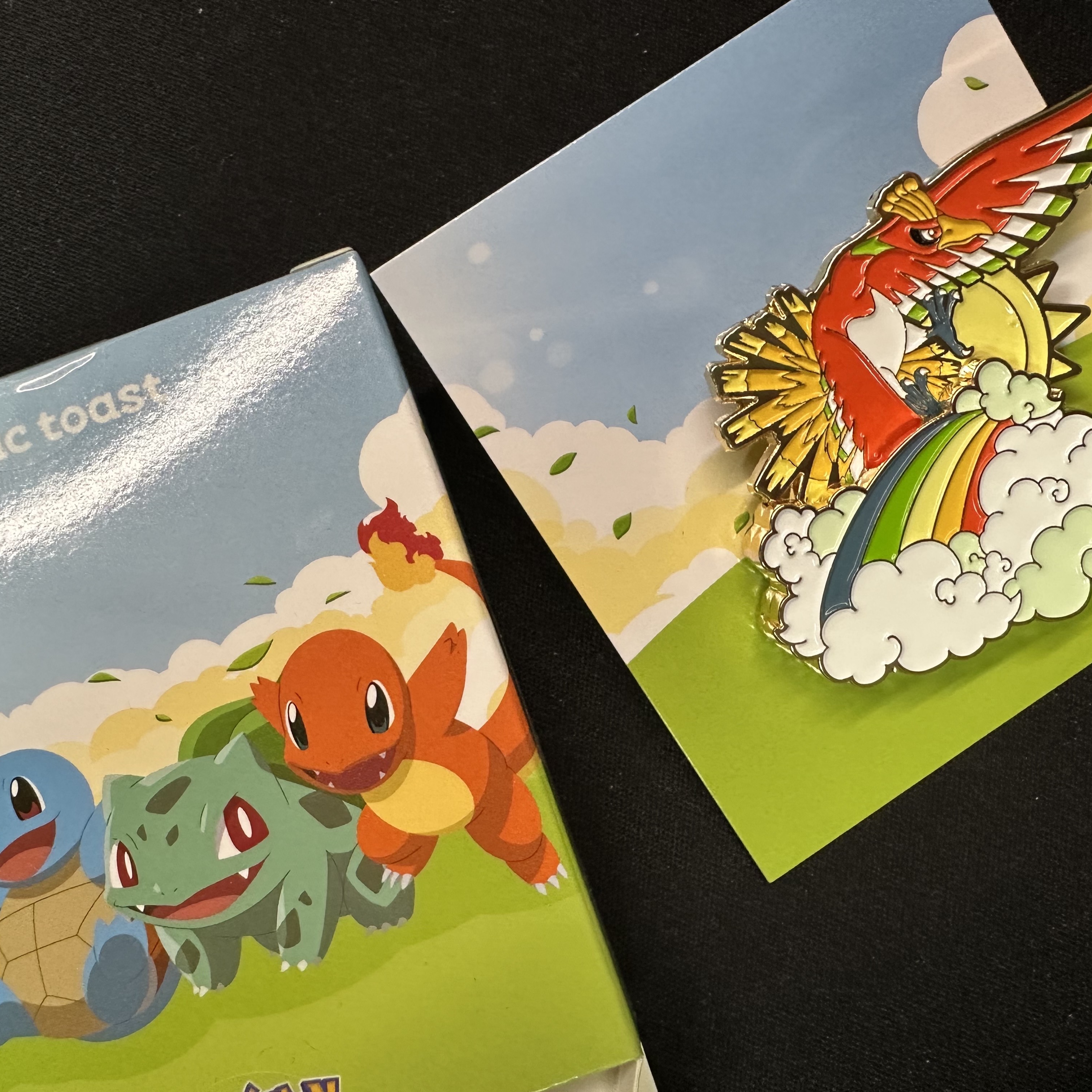 Pokemon x Isaac Toast Metal Badge Ho-Oh (Opened) 착용 스타일