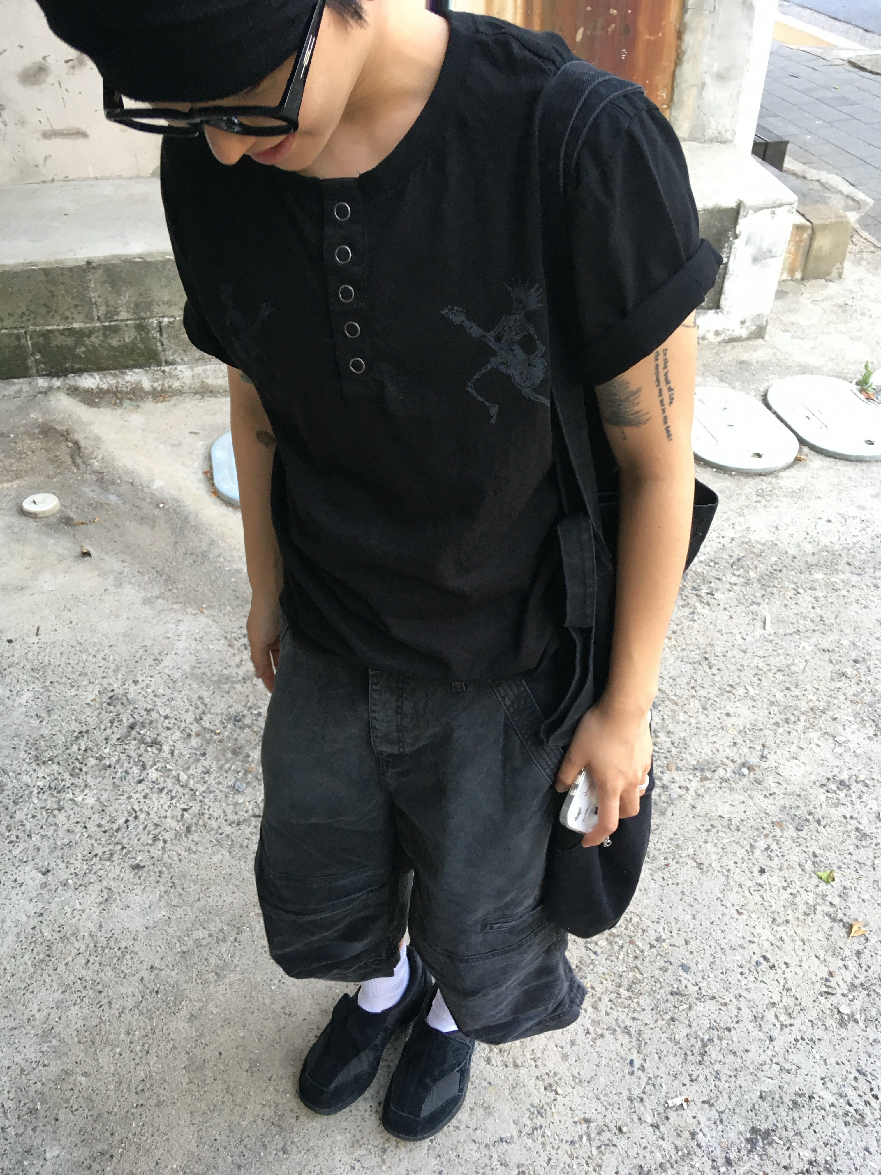 Suade Utility Cargo Shorts Black, Asics x Billy's Life Walker Heritage Black 착용 스타일 - 3