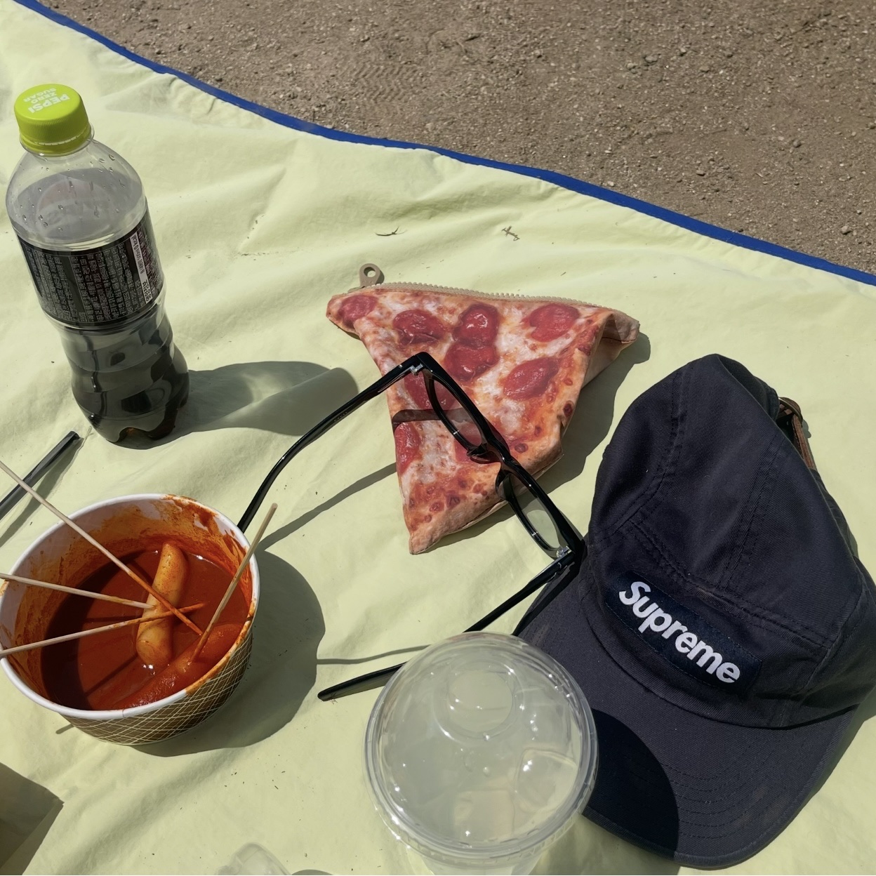 Gentle Monster Gauss 01 Black, Supreme Washed Chino Twill Camp Cap Navy - 24FW 착용 스타일