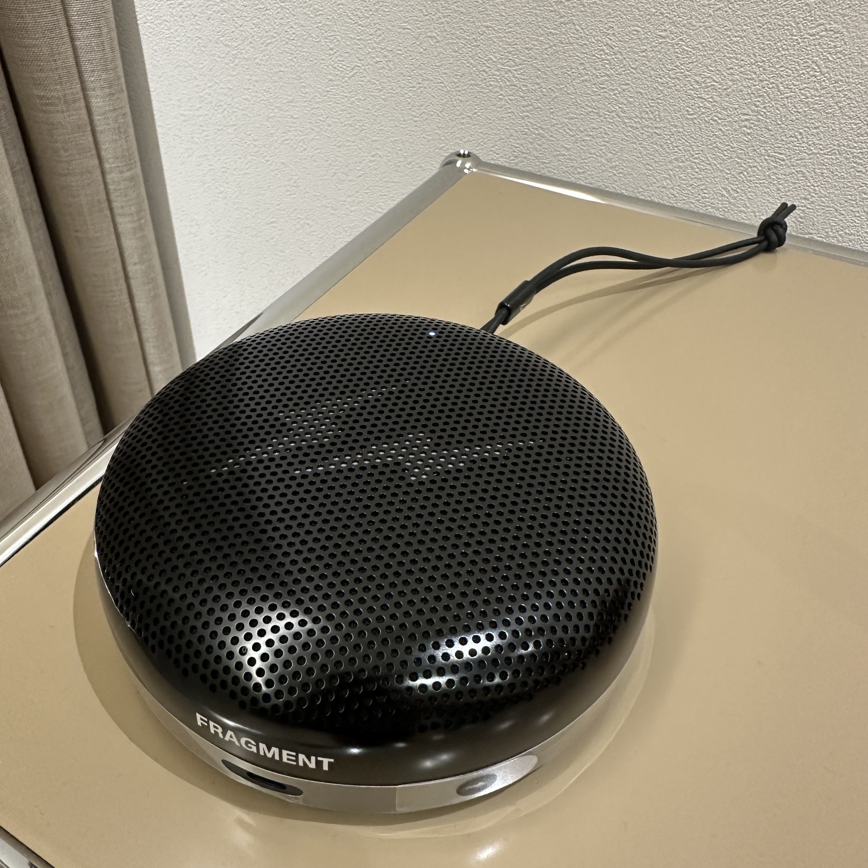 Bang & Olufsen x Fragment Beosound A1 3nd Fragment Edition (Korean Ver.) 착용 스타일