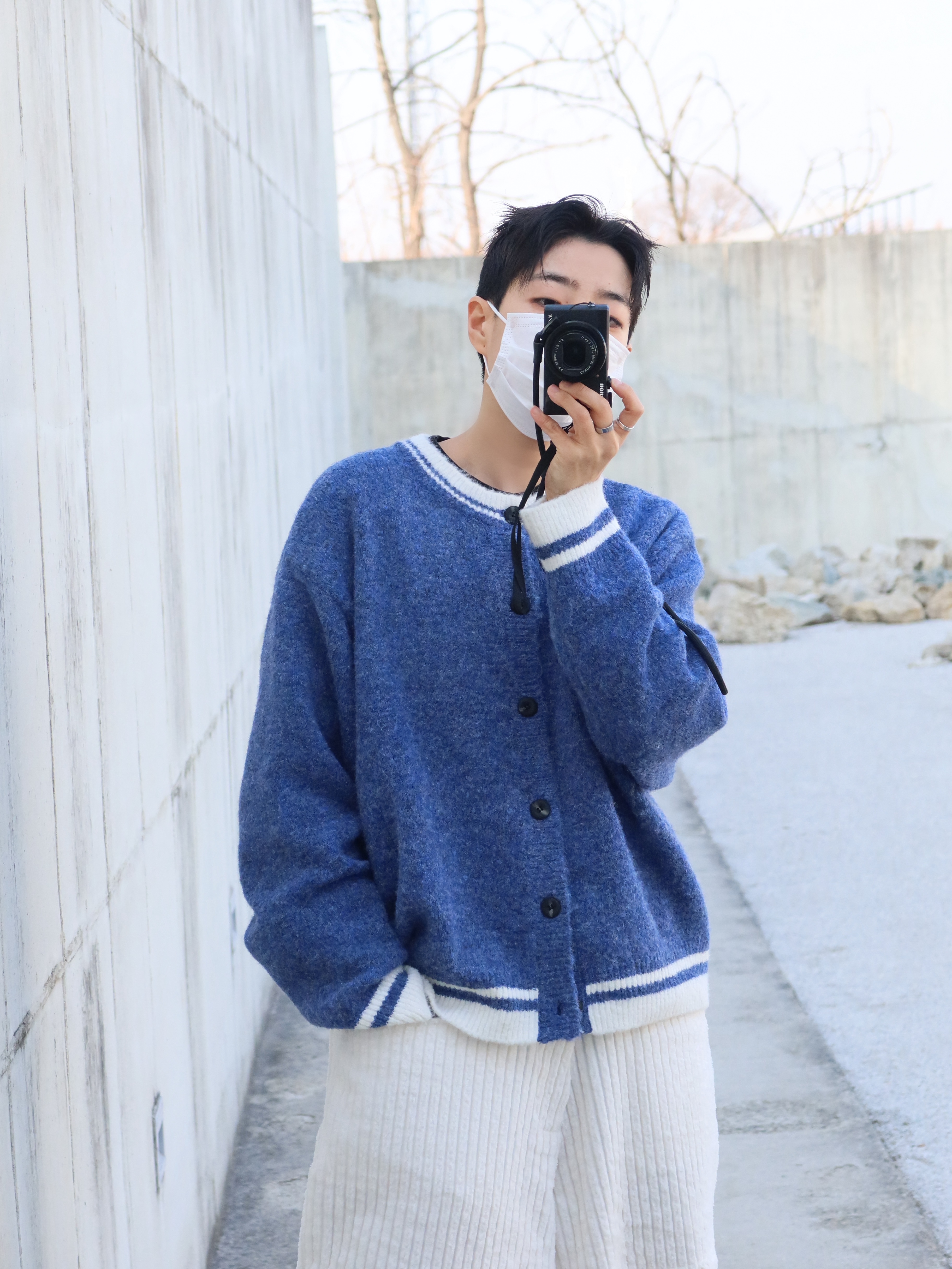 Hono Report Hairy Round Cardigan Blue 착용 스타일 - 2