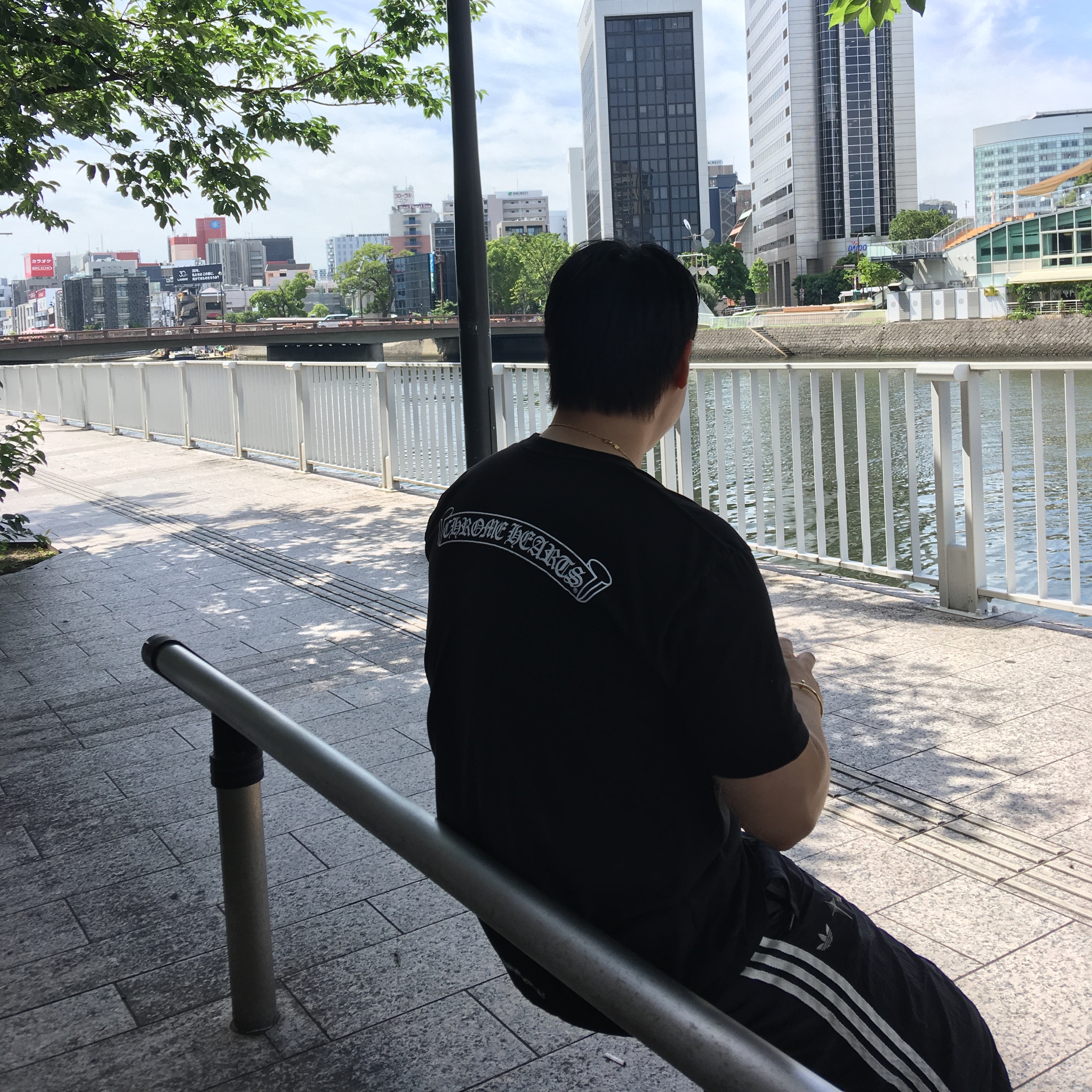 Sansan Gear Side Flap Track Pants Black, Chrome Hearts Scroll Logo T-Shirt Black 착용 스타일 - 5