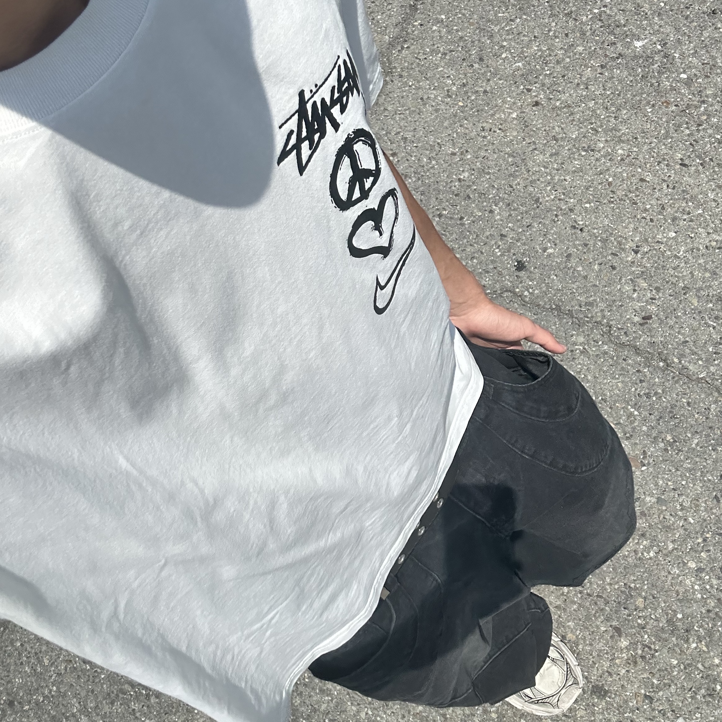 Balenciaga 3XL Sneakers Beige, Nike x Stussy NRG RA T-Shirt Summit White (DM4942-121) 착용 스타일