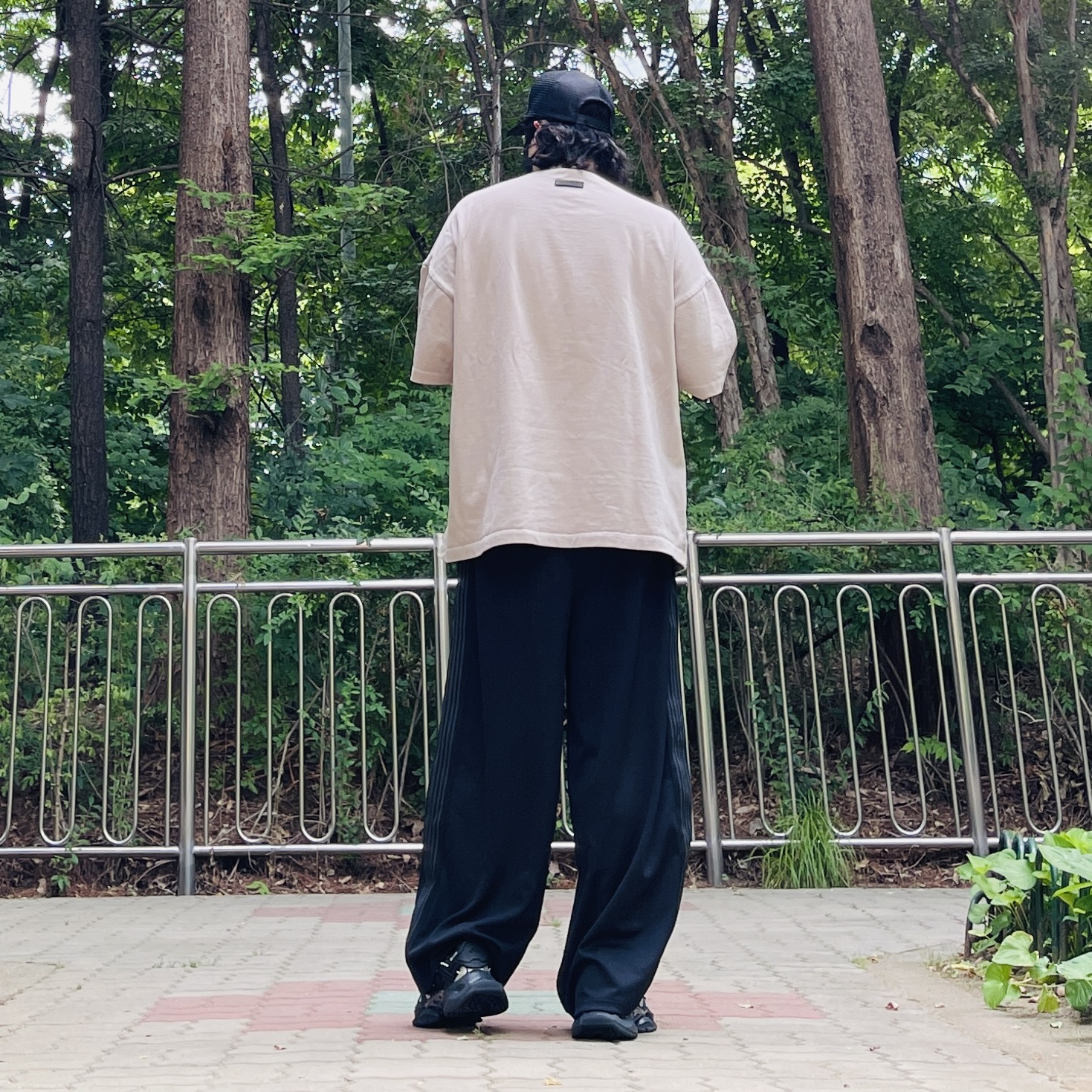 Needles x Studious H.D. Track Pant Cool Black, Adidas Vento XLG Deluxe Black Silver 착용 스타일 - 3