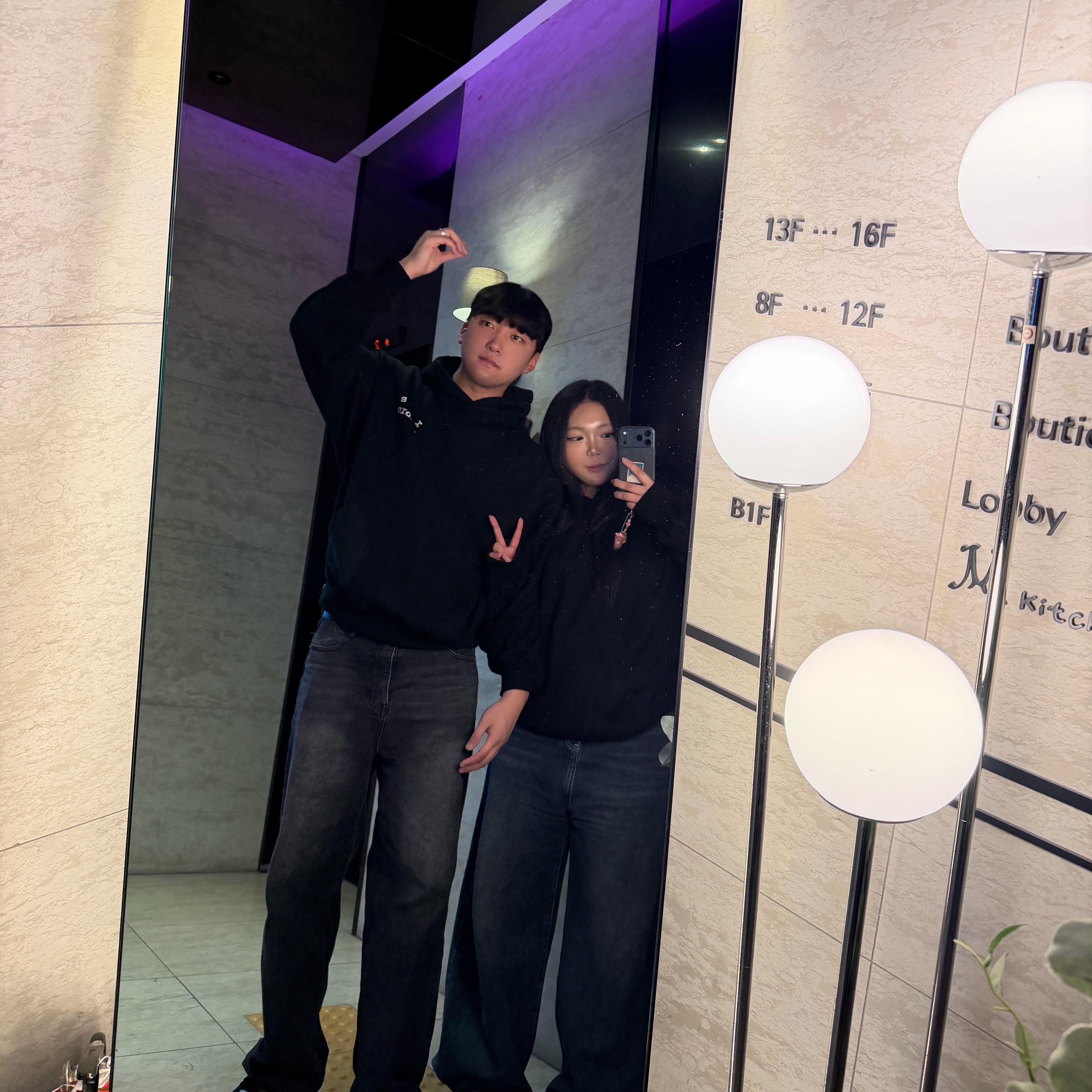 IAB Studio IAB Camo Logo Hoodie Black 착용 스타일