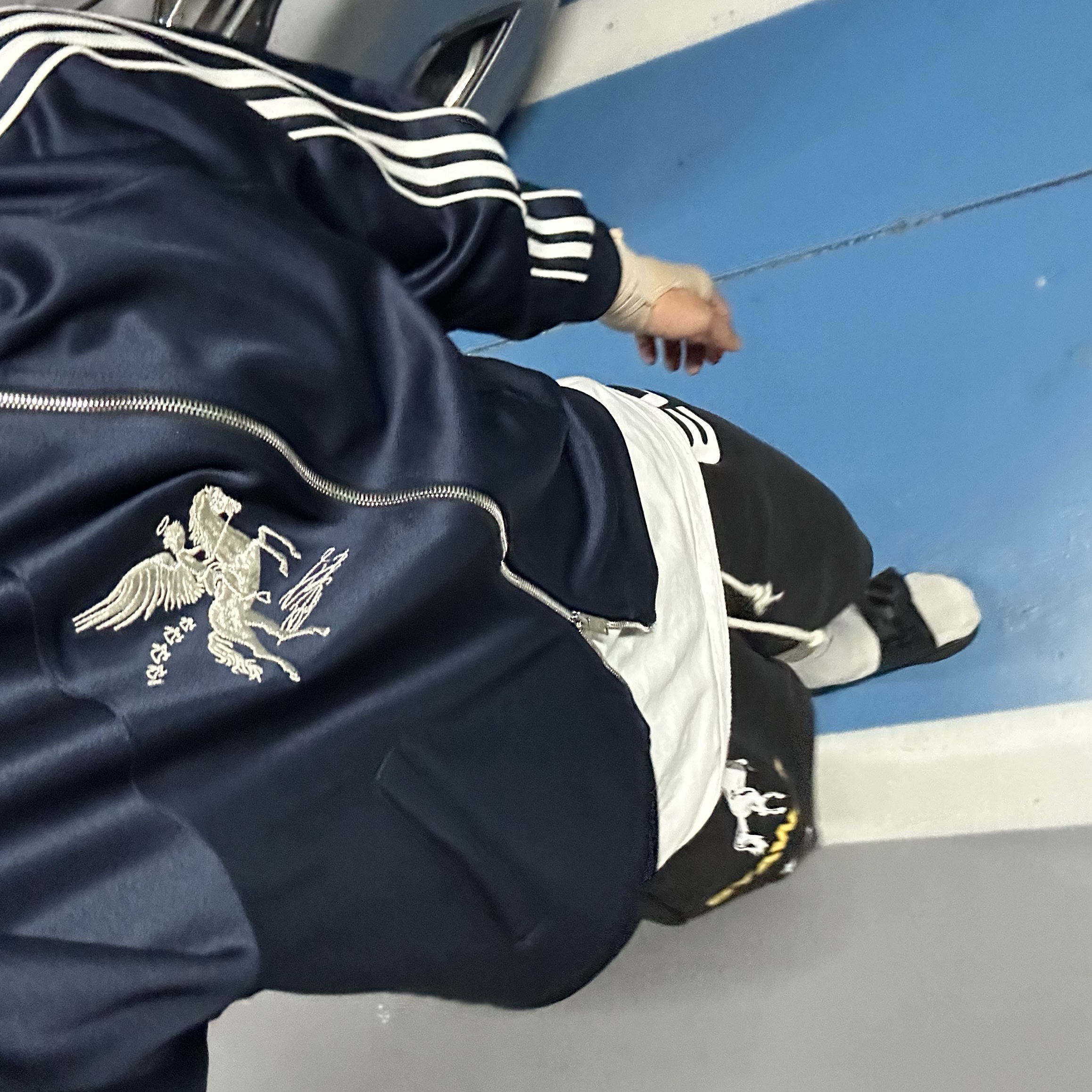 [트리플적립] PACOSPLY Falling Angel Sports Jacket Navy, AMOU Horse One Tuck Bermuda Pants Black 착용 스타일 - 1