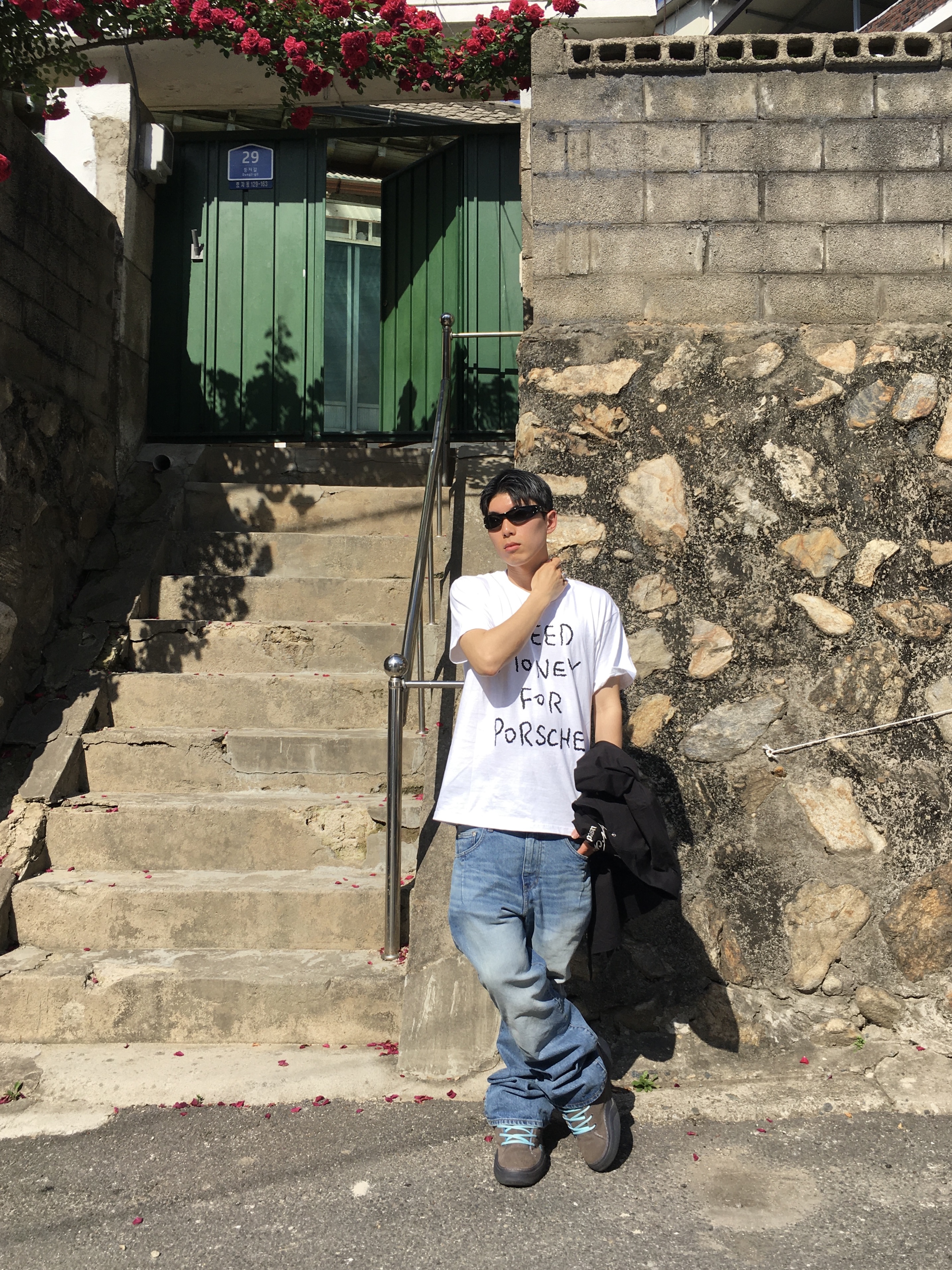 GILDAN X Vintage Collection NEED MONEY FOR PORSHCE T-Shirt (2 Color), Farfromwhat Far Aged Flare Jeans Light Blue 착용 스타일 - 1