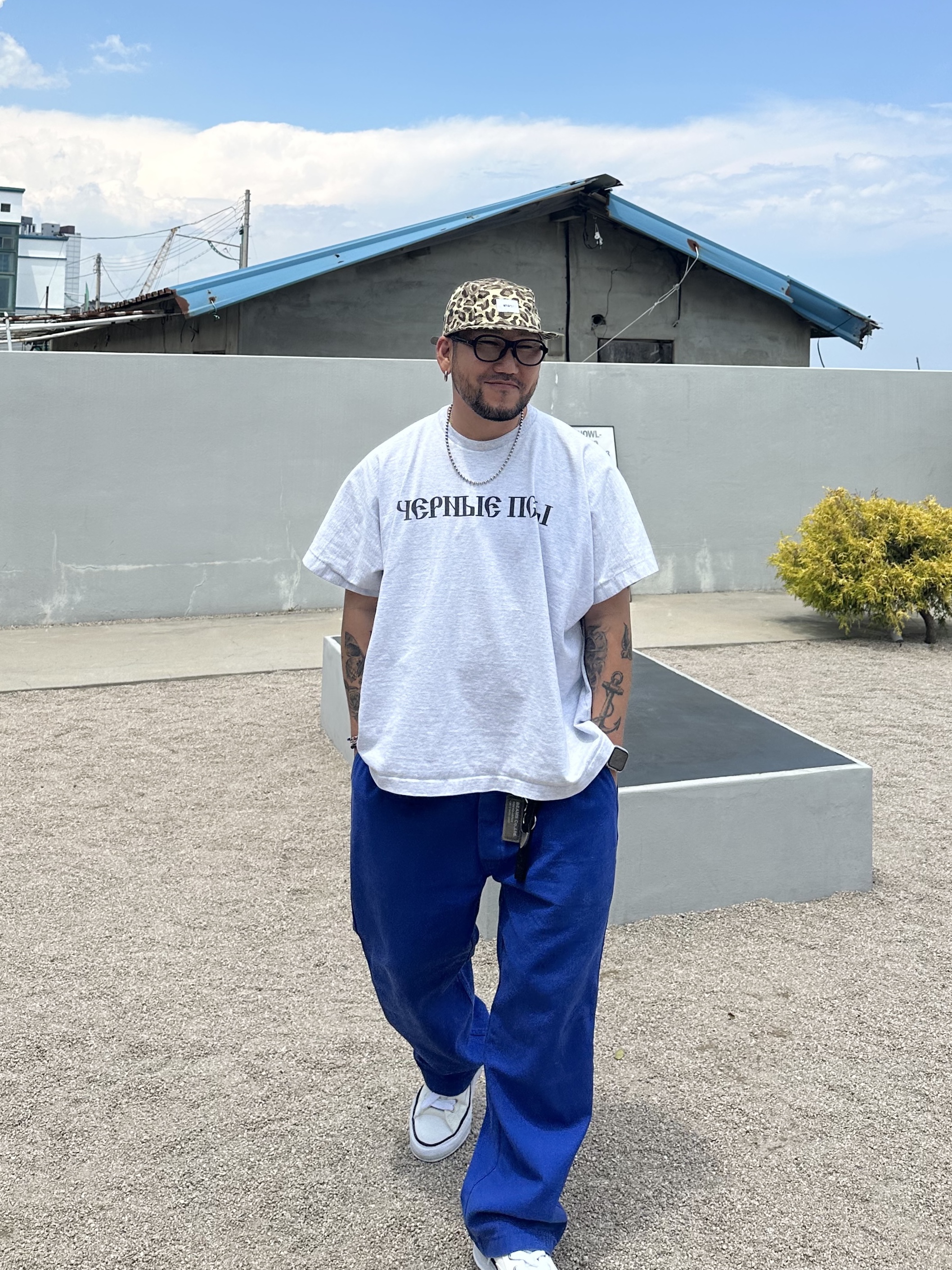 Yeezy x Gosha Rubchinskiy YZY Black Dogs T-Shirt Heather Grey, Maison Mihara Yasuhiro Peterson OG Sole Canvas Low Sneakers White ์ฐฉ์ฉ ์คํ์ผ - 2