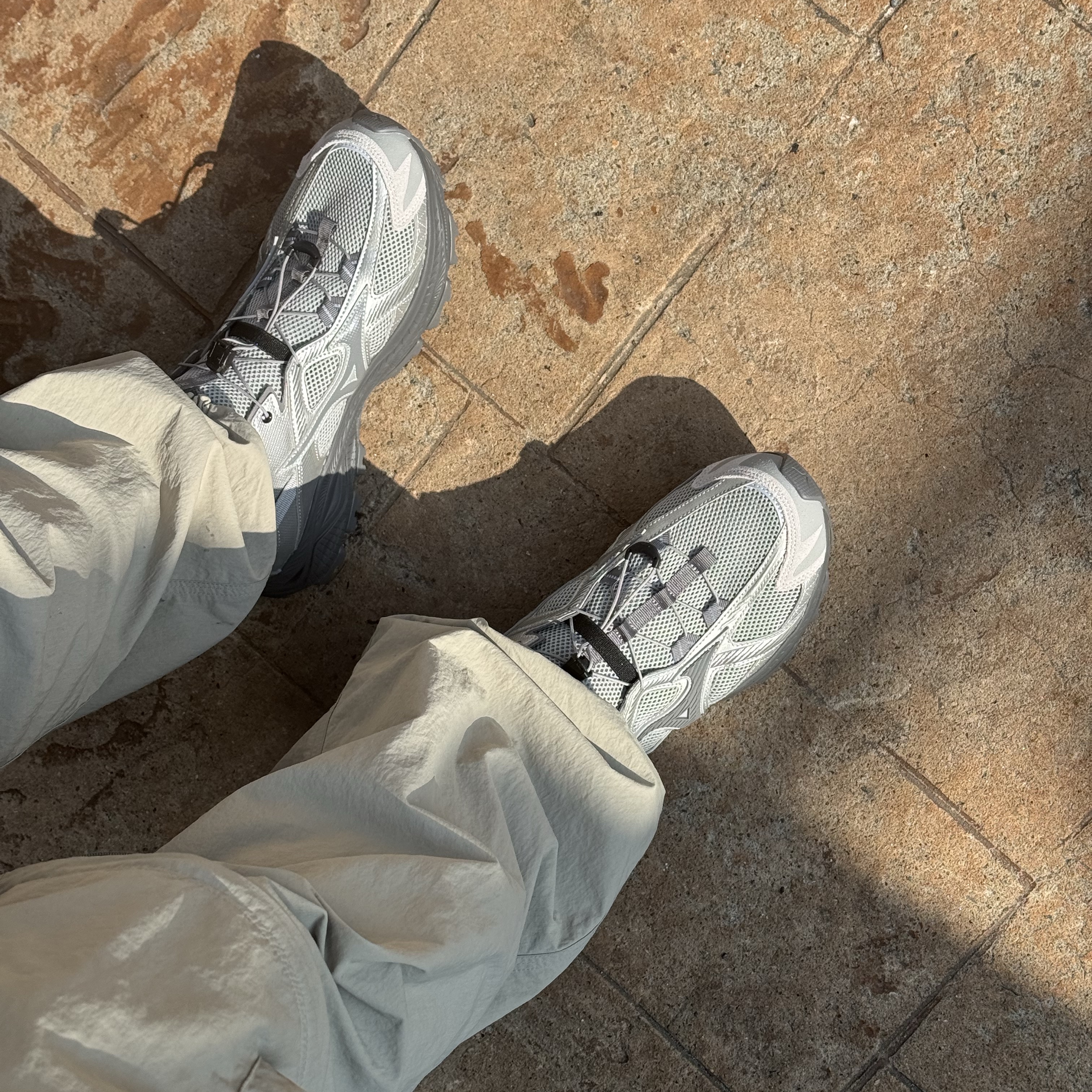 Mizuno Racer Trail SE Silver Grey 착용 스타일 - 2