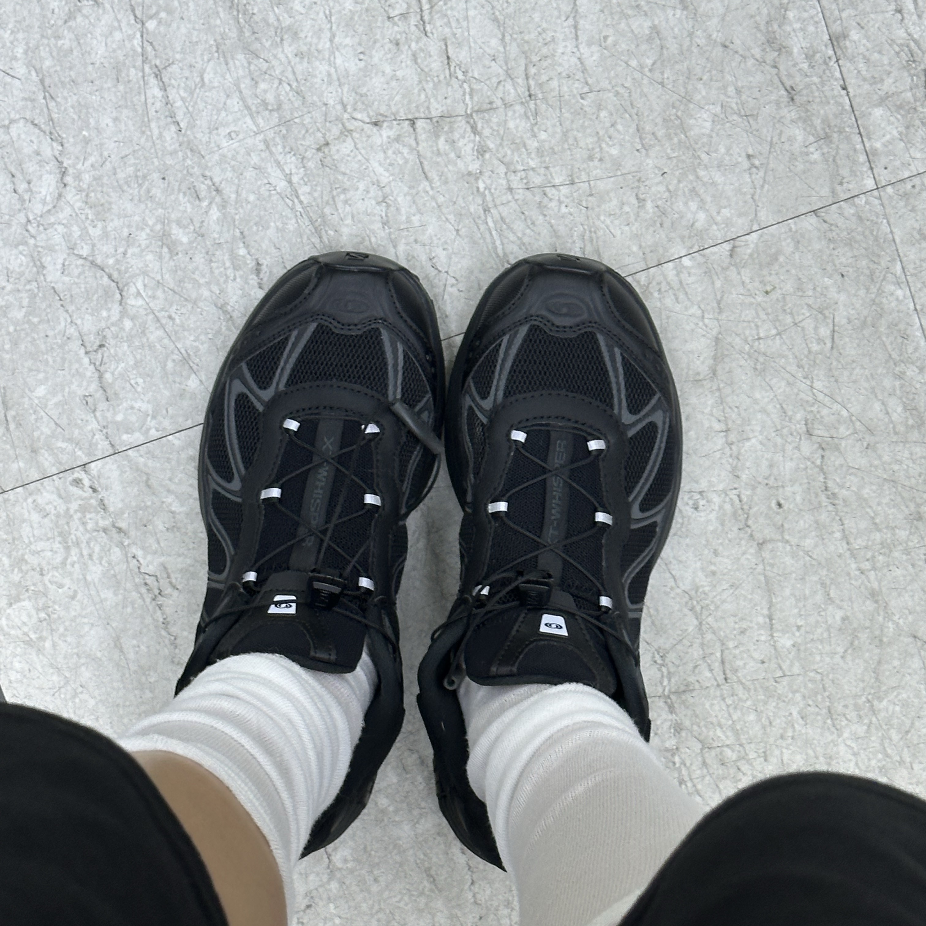Salomon XT-Whisper Black Asphalt 착용 스타일