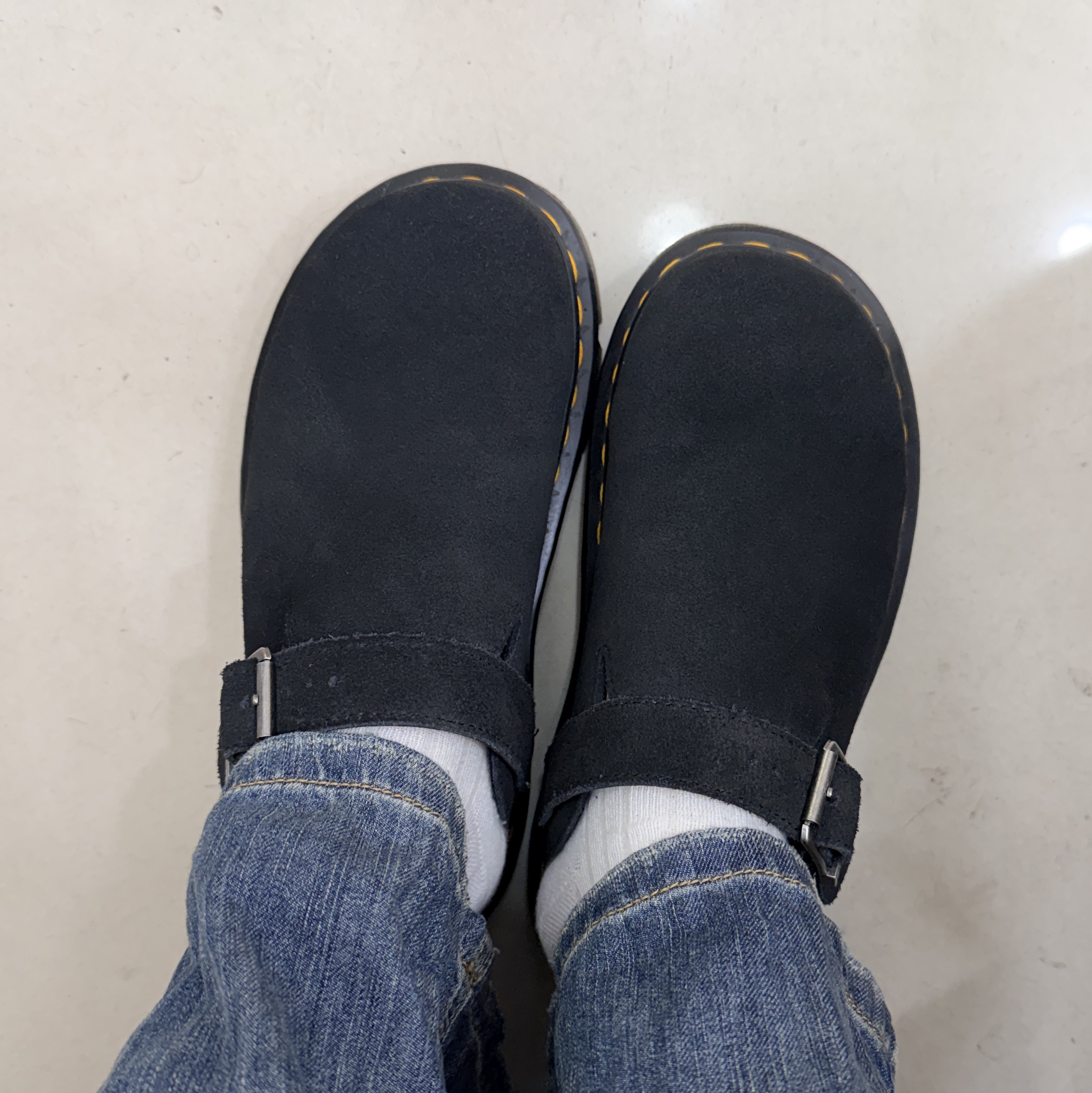 Dr. Martens Zebzag Mules Black 착용 스타일 - 2