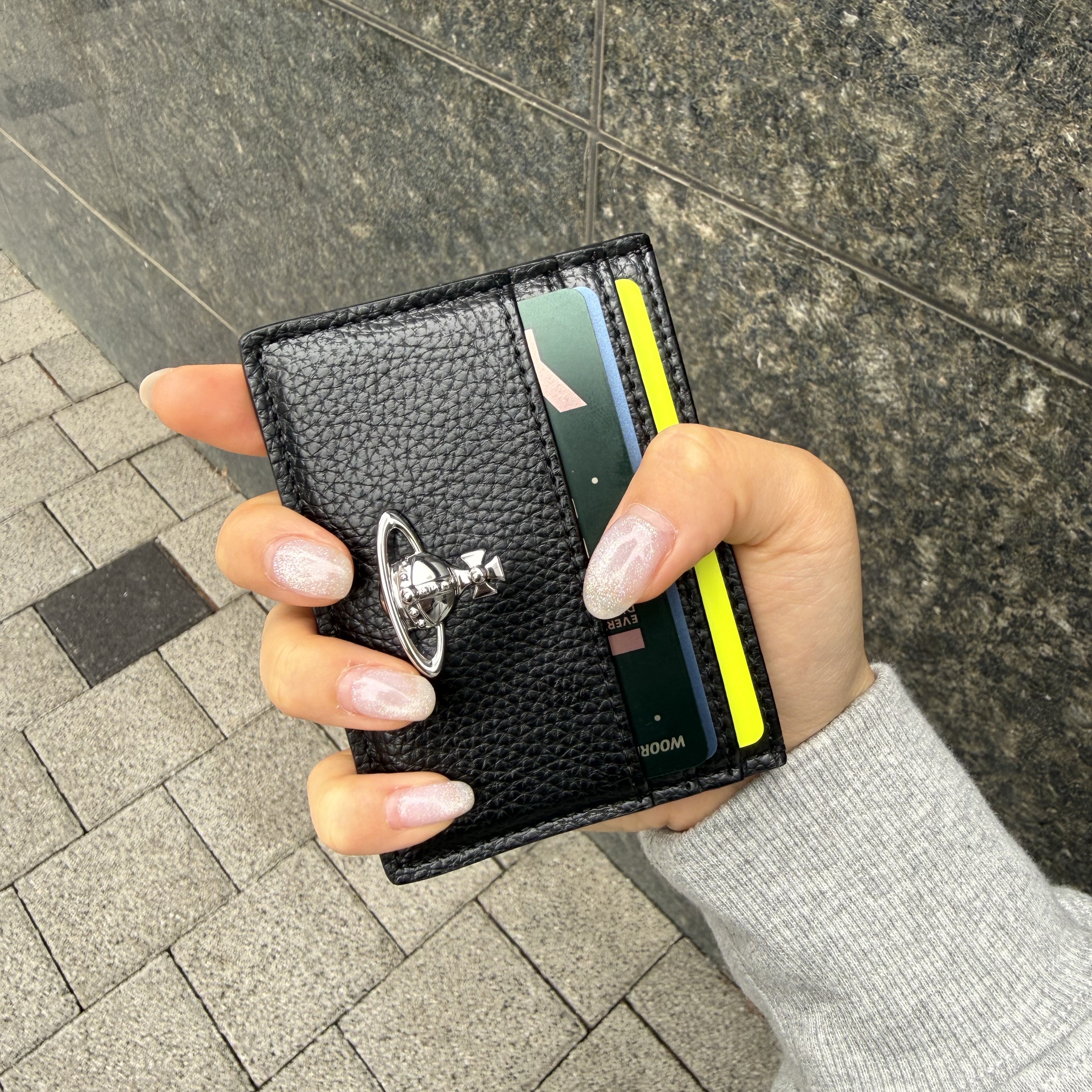 Vivienne Westwood Orb PU Grain Card Holder Black 착용 스타일 - 2