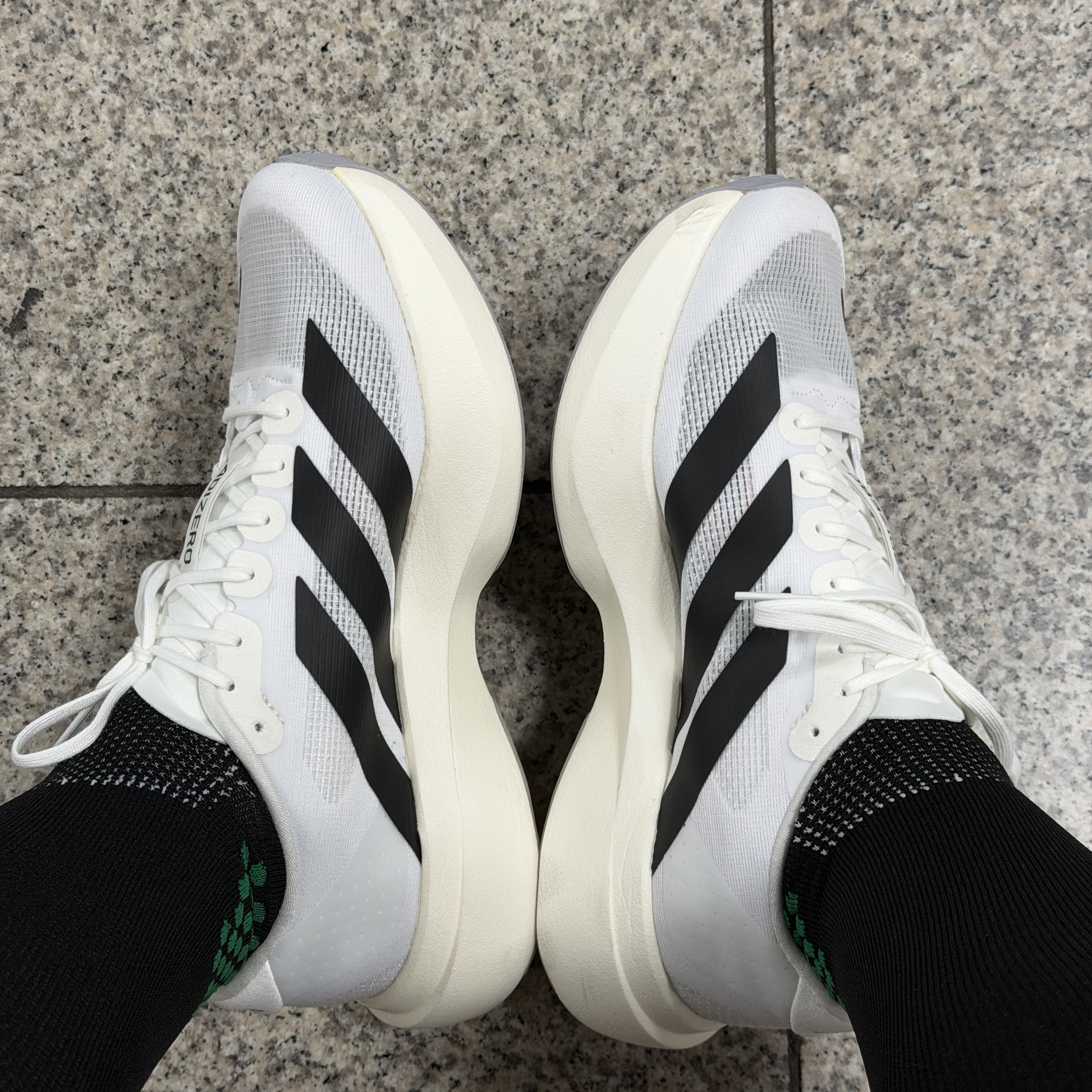 Adidas Adizero EVO SL Cloud White Core Black 착용 스타일