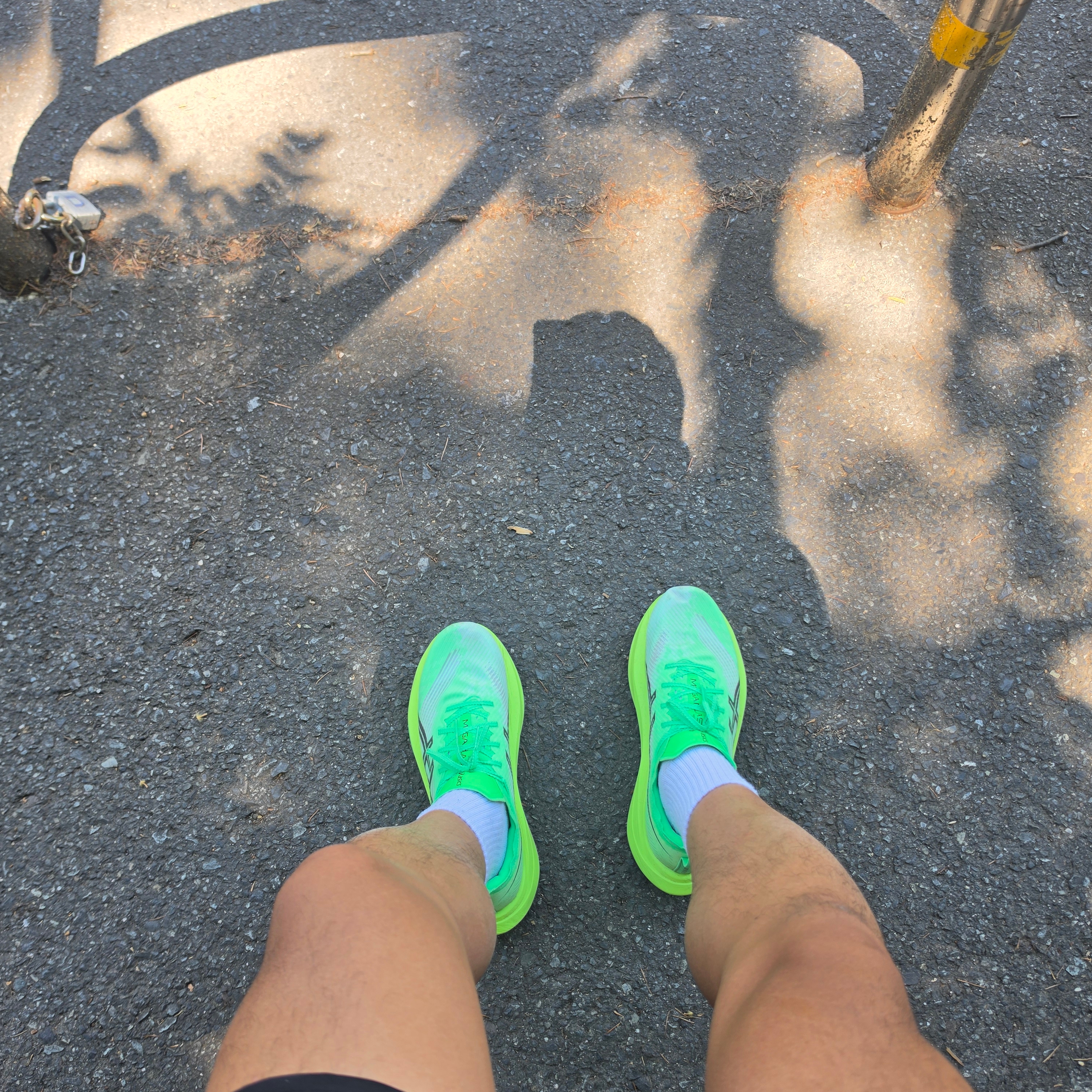 Asics Megablast Vital Green Black 착용 스타일