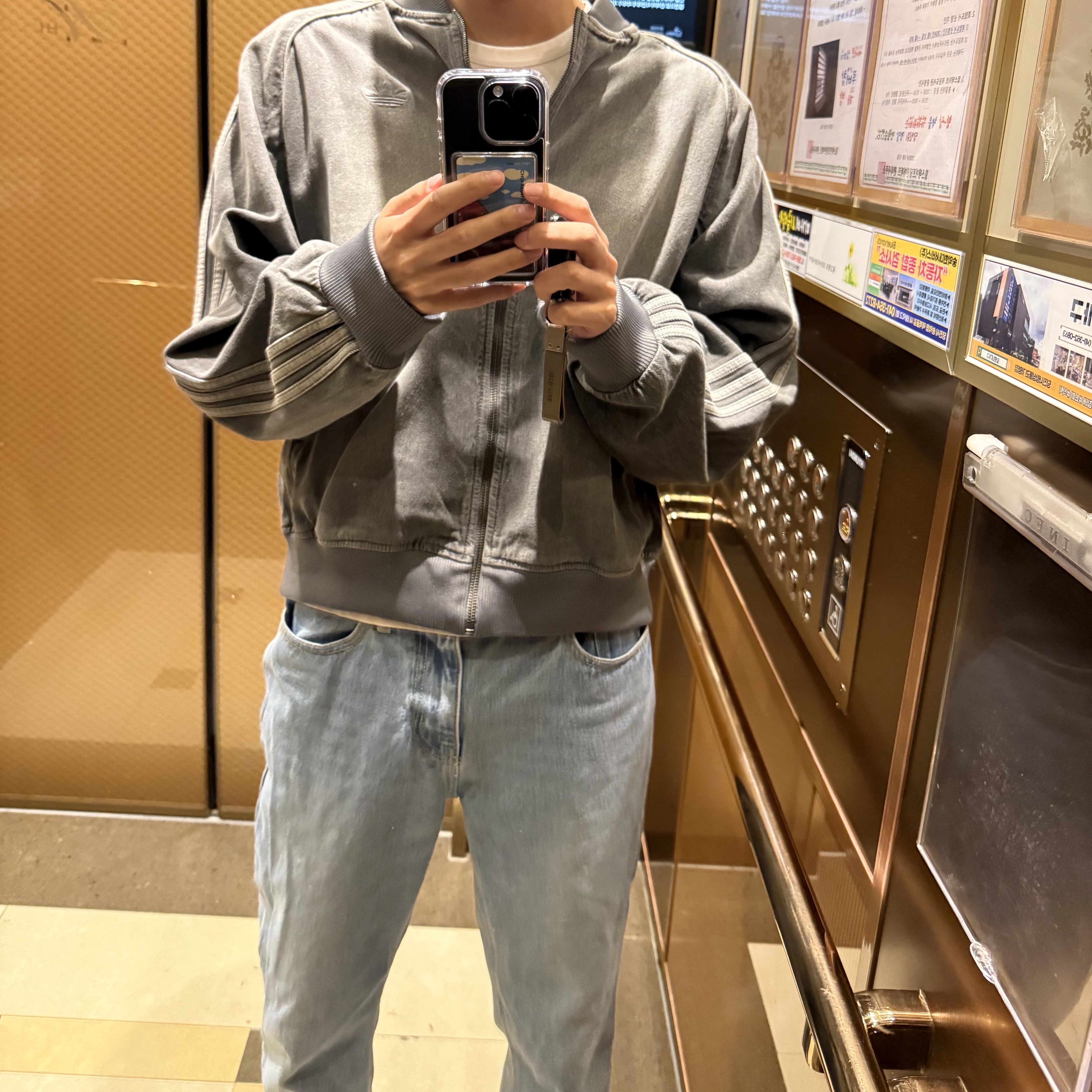 Adidas SST Adicolor Loose SST Denim Black Wash Jacket Denim - KR Sizing 착용 스타일