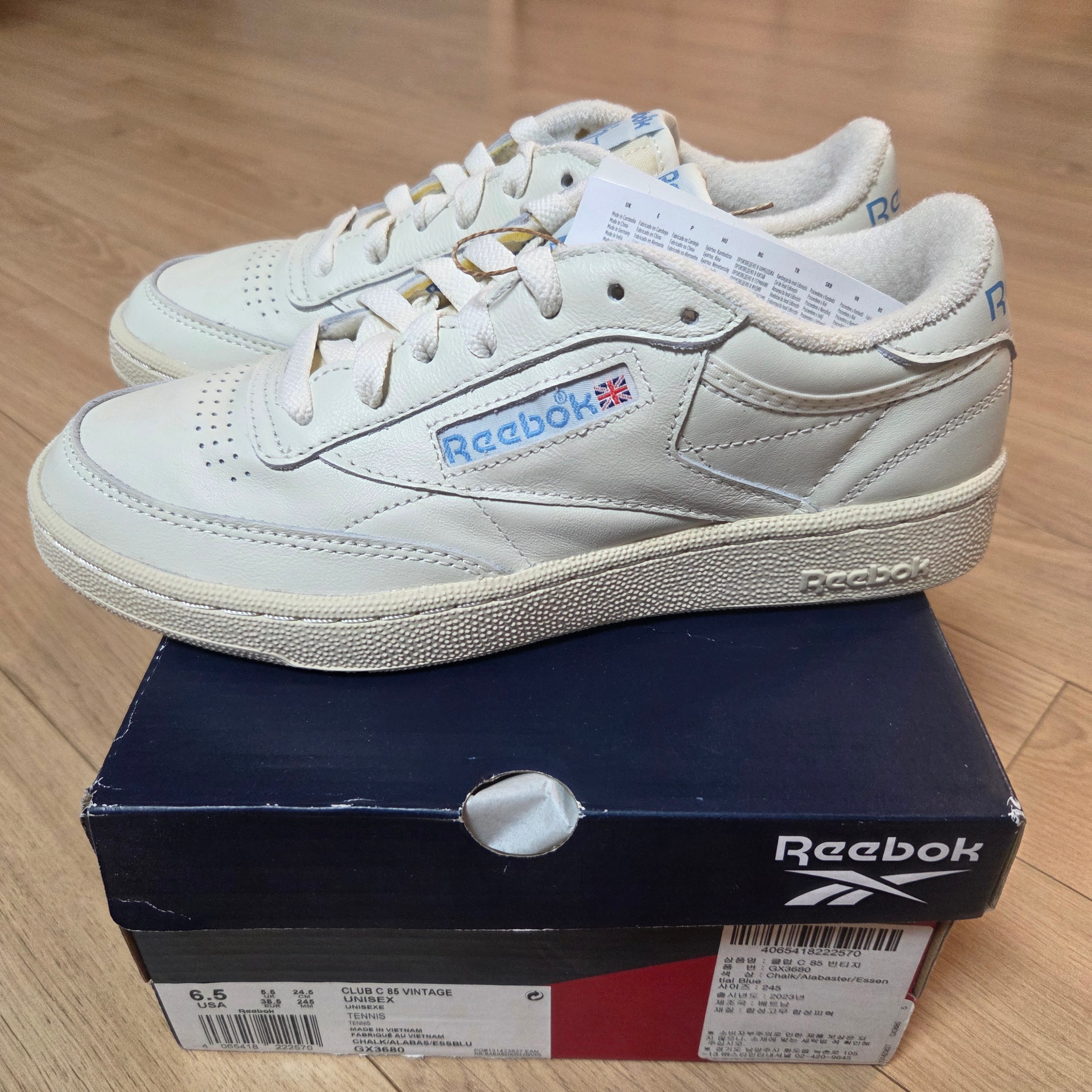 Reebok Club C 85 Vintage Chalk Essential Blue 착용 스타일