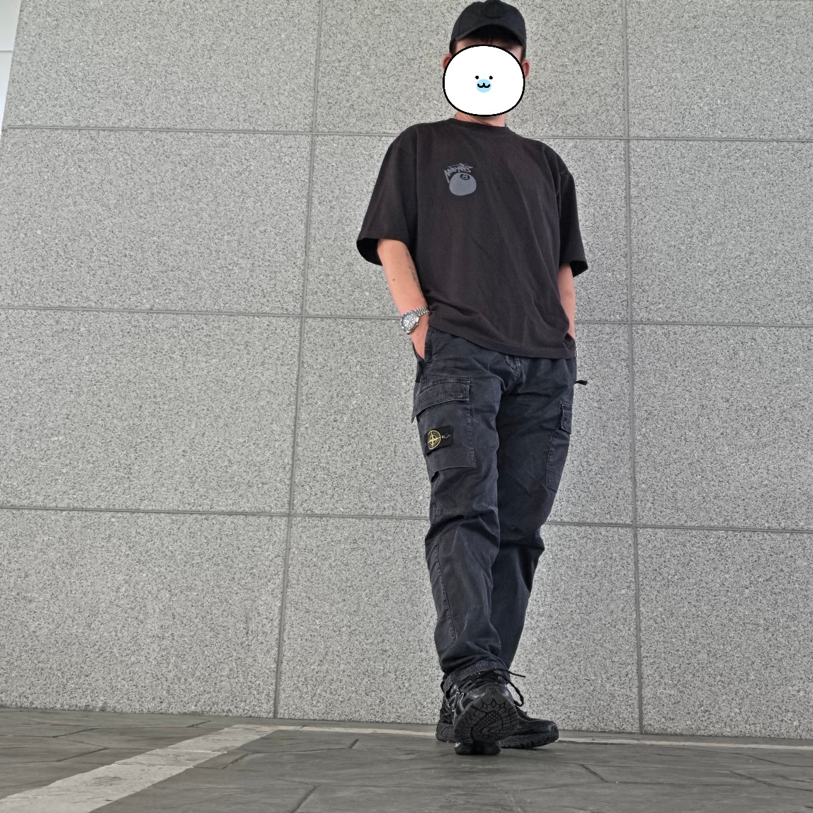 Stussy 8 Ball Pigment Dyed T-Shirt Black 착용 스타일