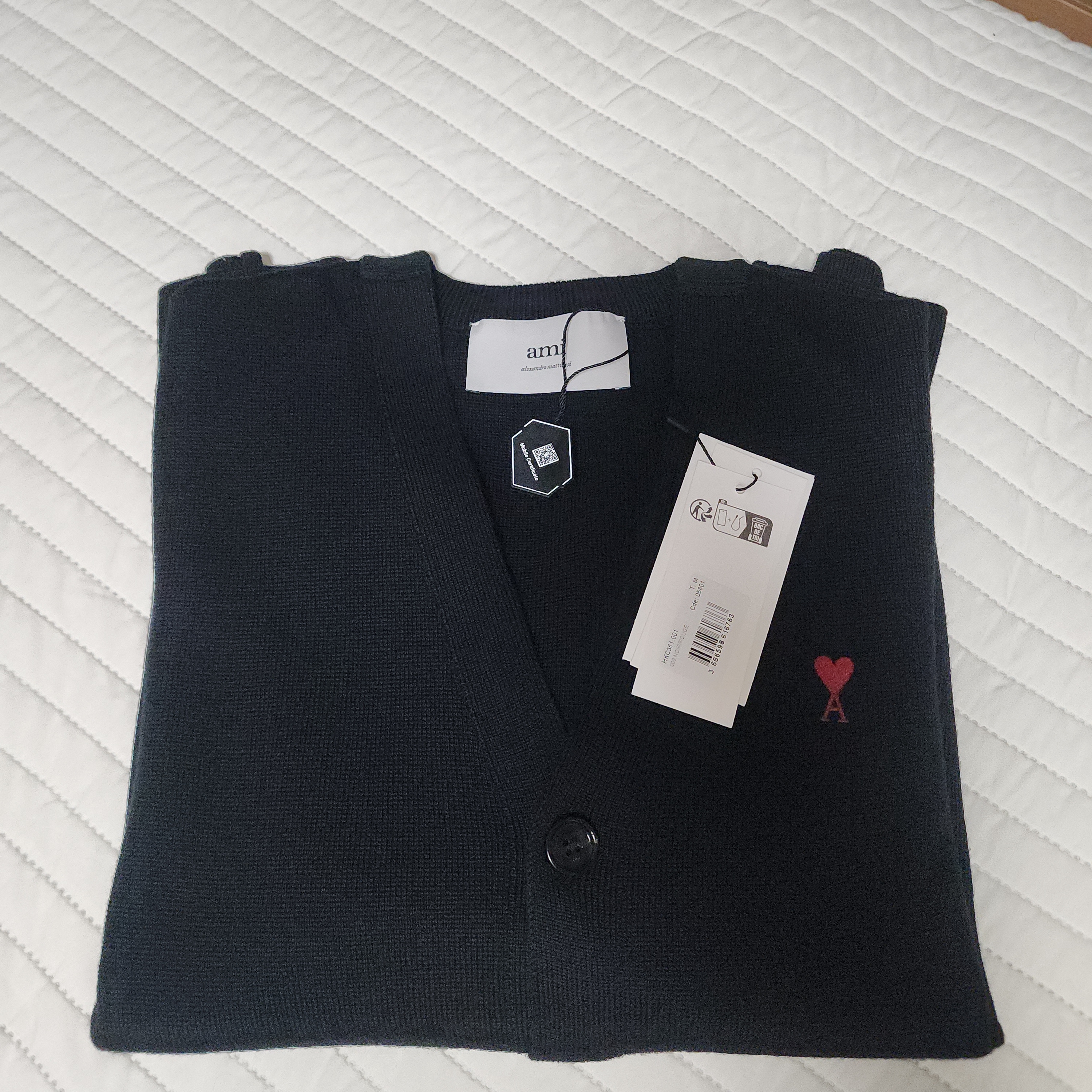AMI de Coeur Wool Cardigan Black 착용 스타일