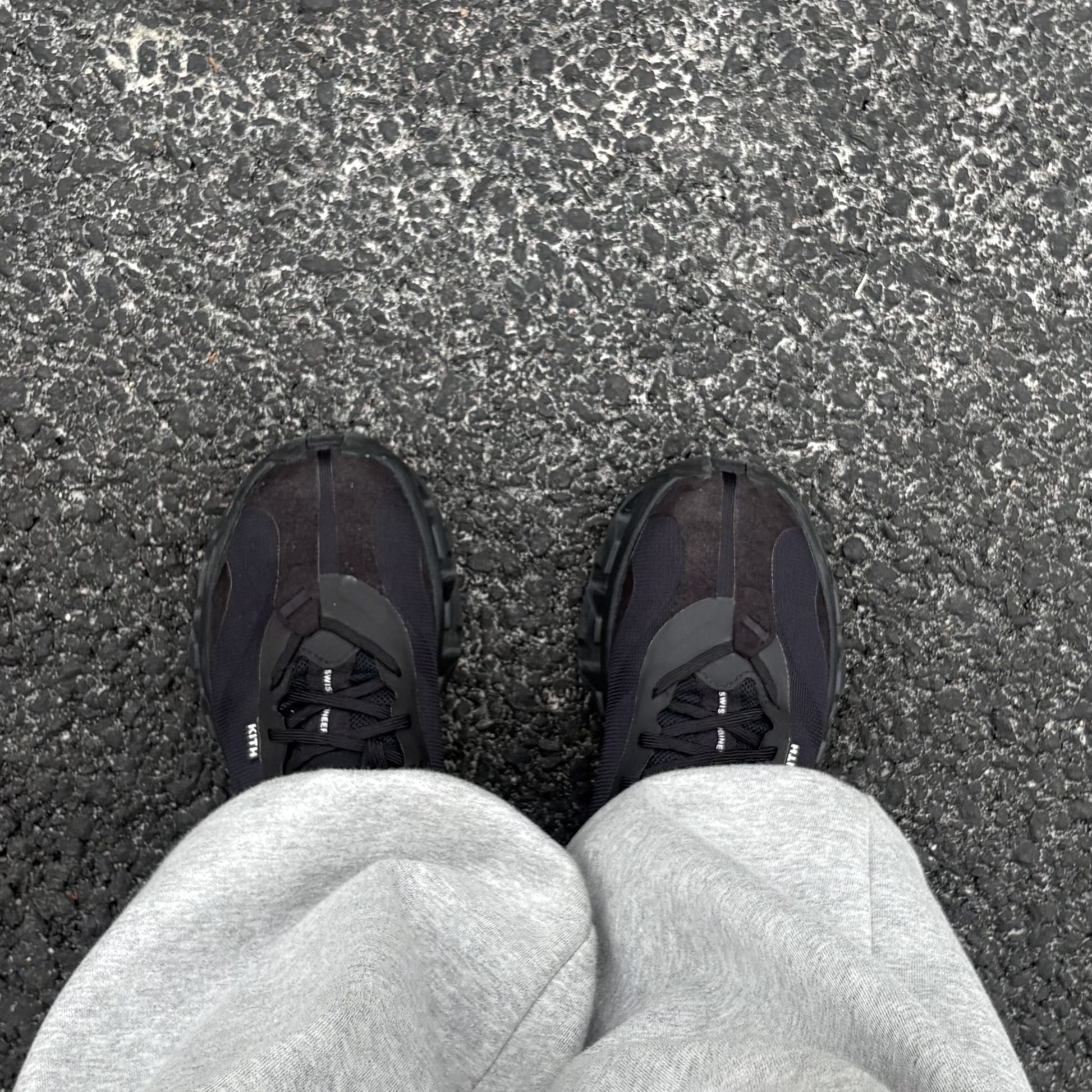 (W) On Running x Kith K-Tech 1 Black 착용 스타일