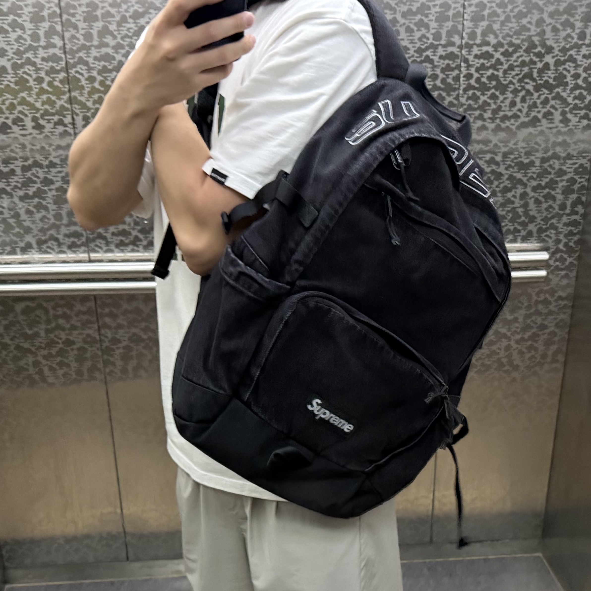 Supreme Denim Backpack Black - 25FW 착용 스타일