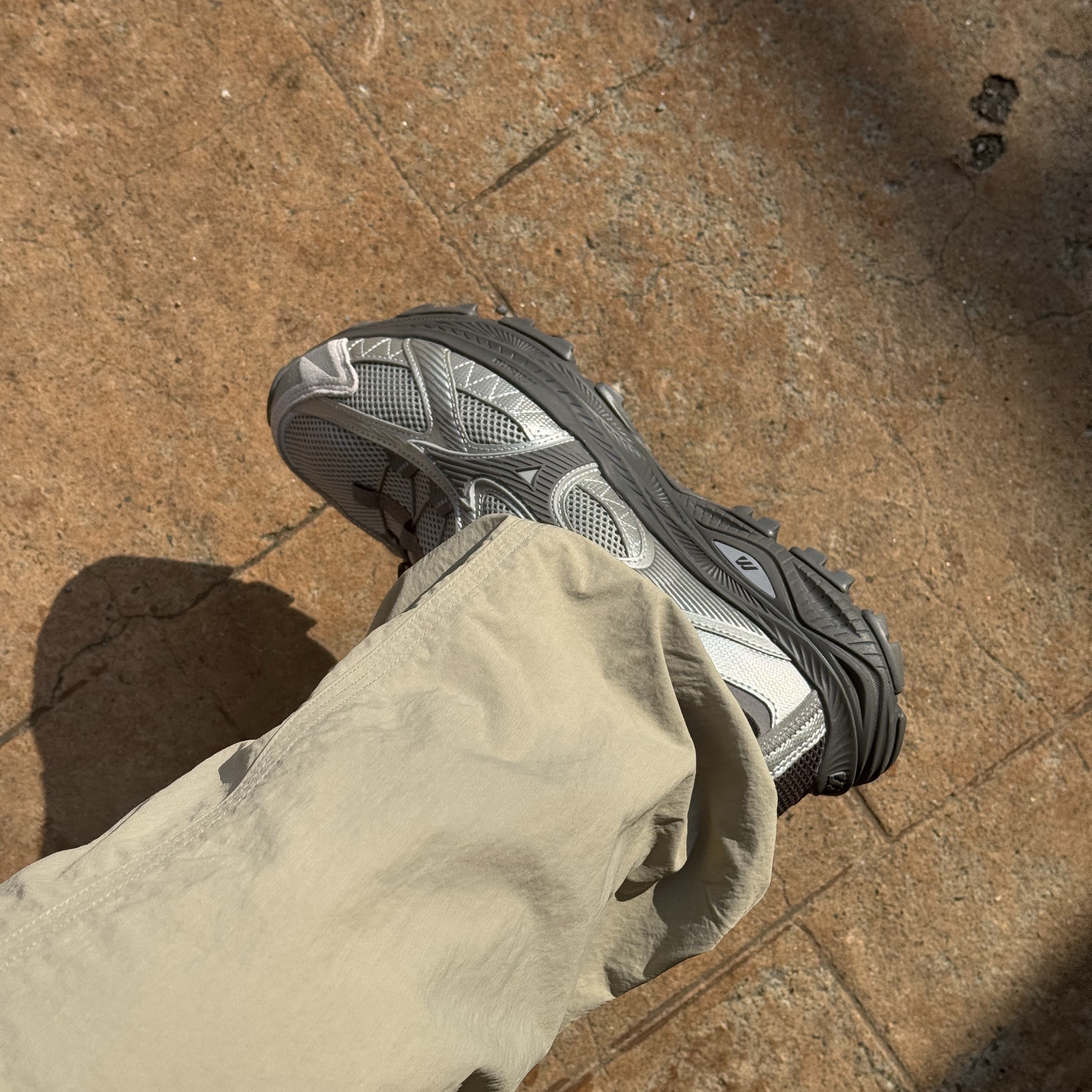 Mizuno Racer Trail SE Silver Grey 착용 스타일 - 3