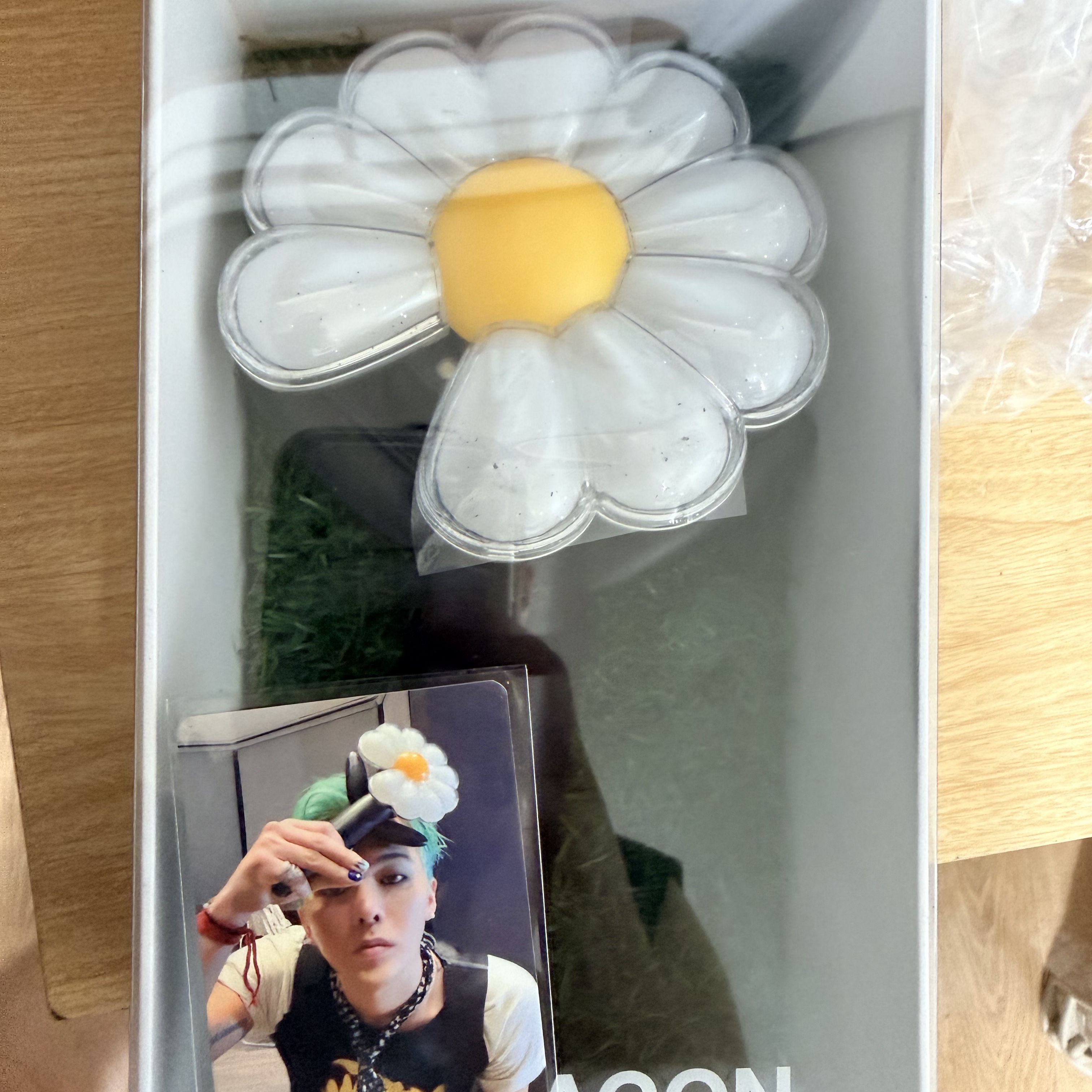 G-DRAGON Ubermensch Official Light Stick 착용 스타일
