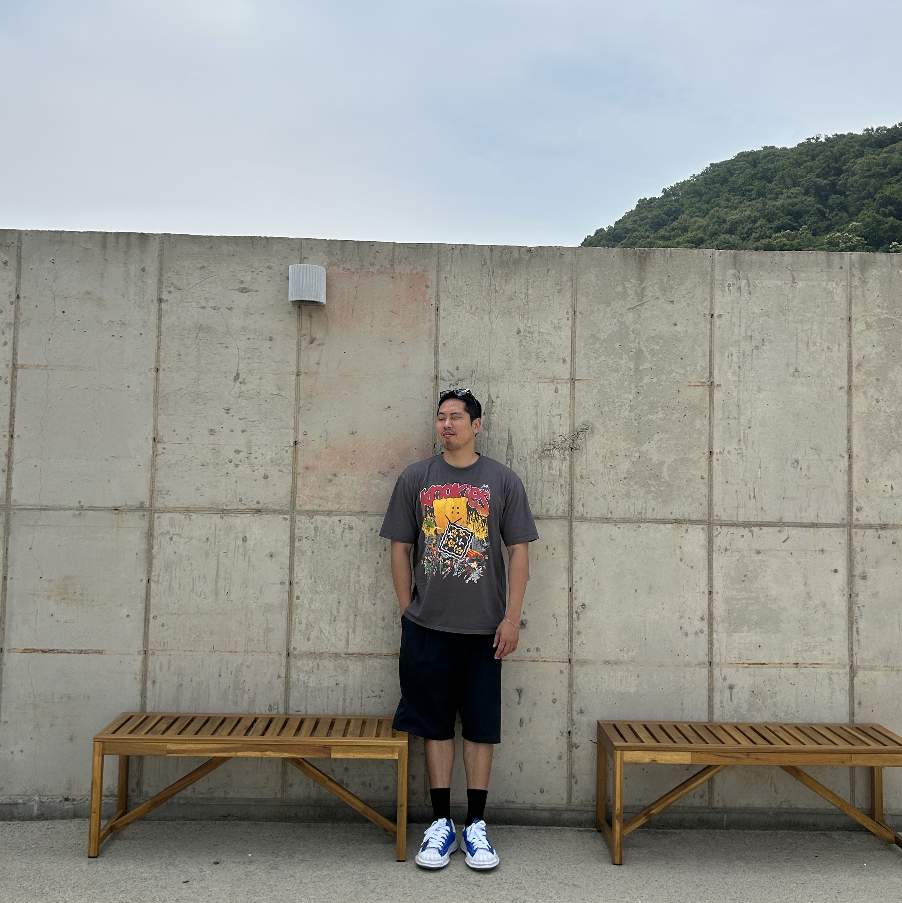 Kapital 20 Crew T-Shirt Ink Black, Maison Mihara Yasuhiro Blakey OG Sole Canvas Low-top Sneakers CL Blue 착용 스타일 - 3