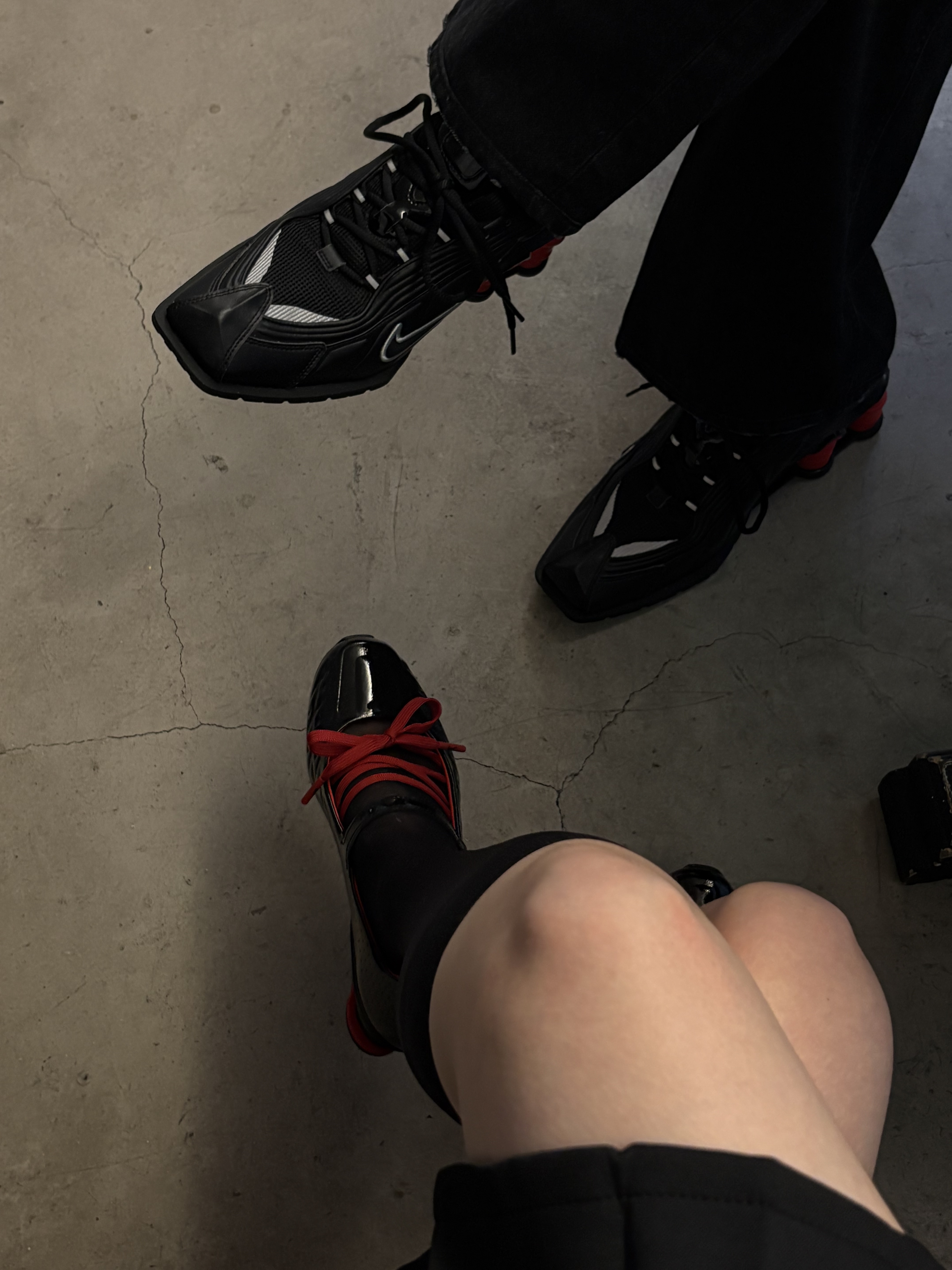 Nike x Martine Rose Shox MR4 Black, (W) Nike x Labelhood Shox Z Calistra Black and University Red 착용 스타일
