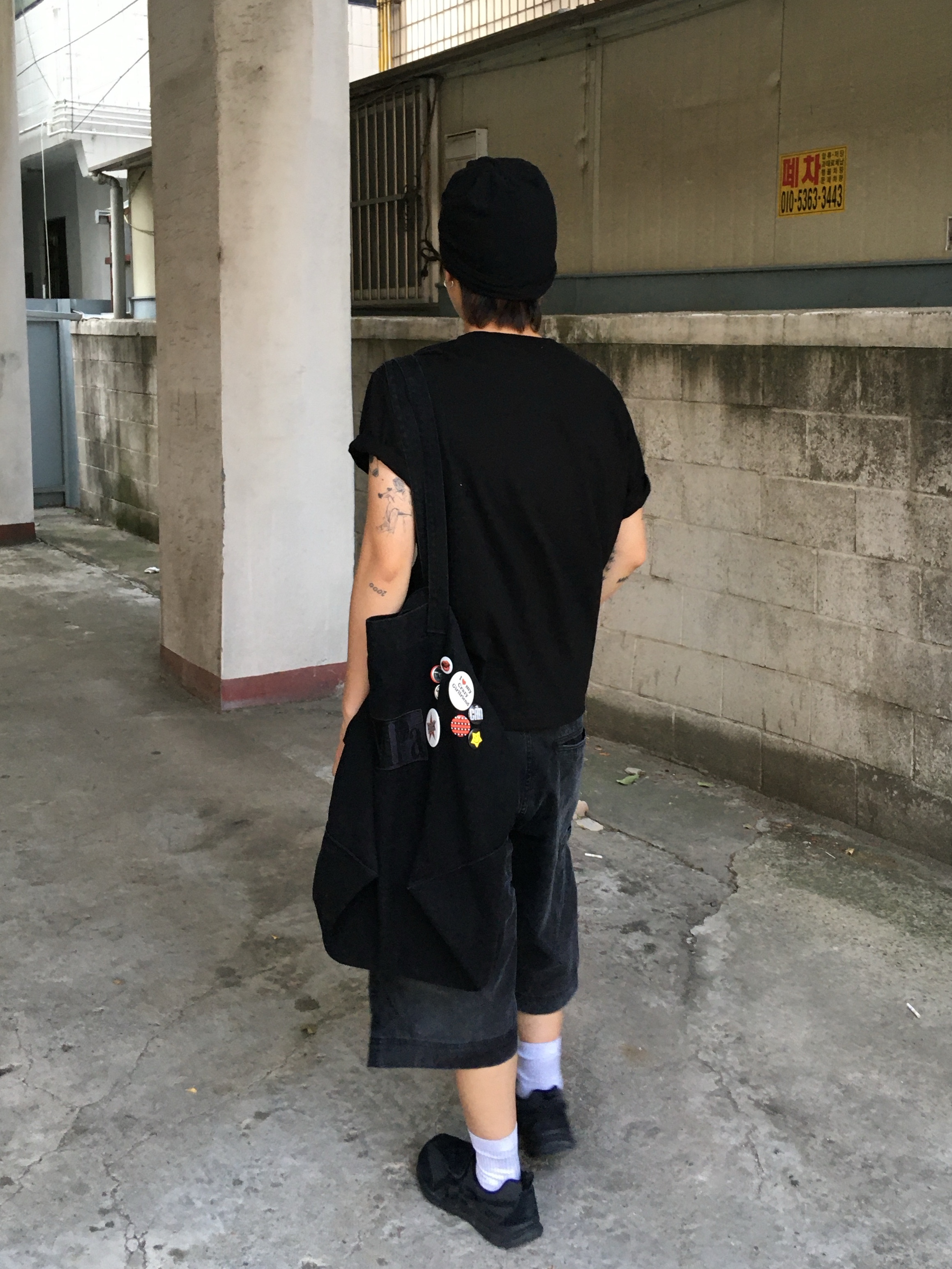 Suade Utility Cargo Shorts Black, Asics x Billy's Life Walker Heritage Black 착용 스타일 - 1