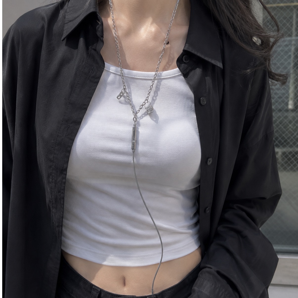 Diesel Wired Earbuds Silver (Korean Ver.) 착용 스타일